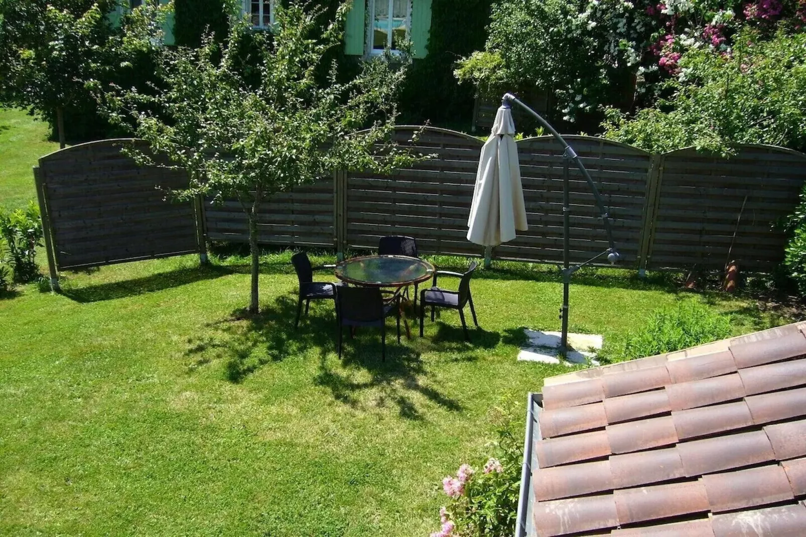 Four a pain Carème-Terrace balcony