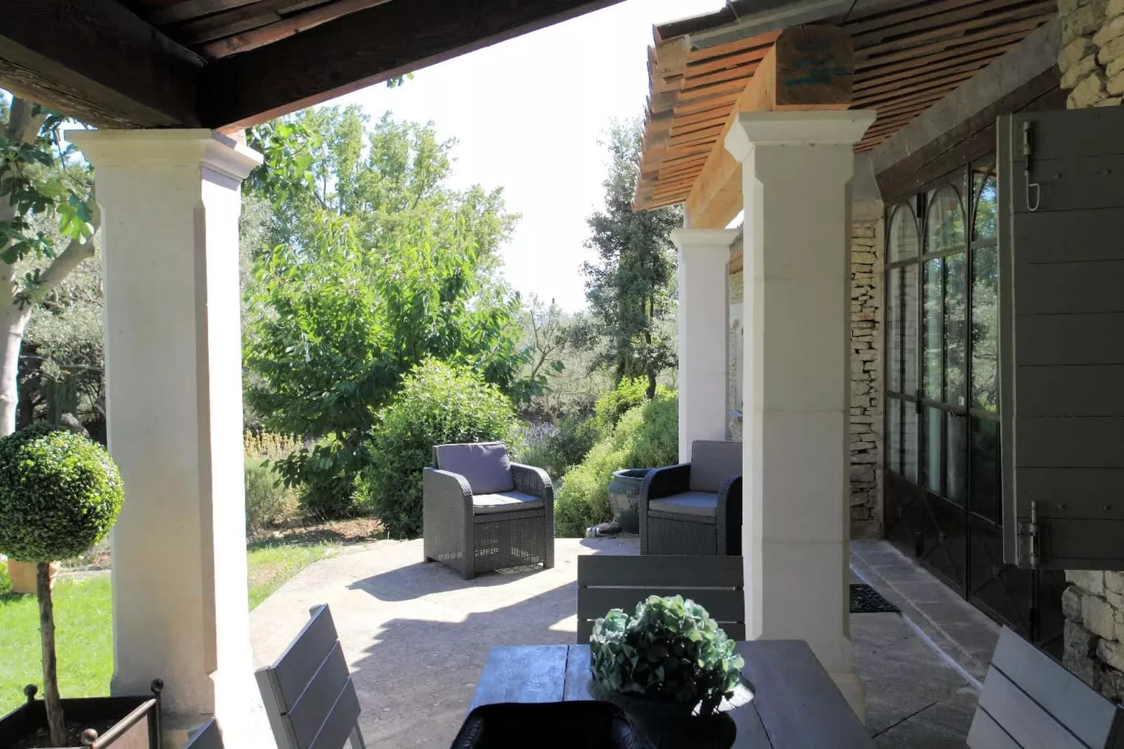 Maison authentique au coeur des garrigues Luberon-Terrace balcony