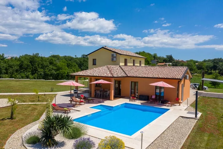 Villa Frankovici-Außenbereich Sommer