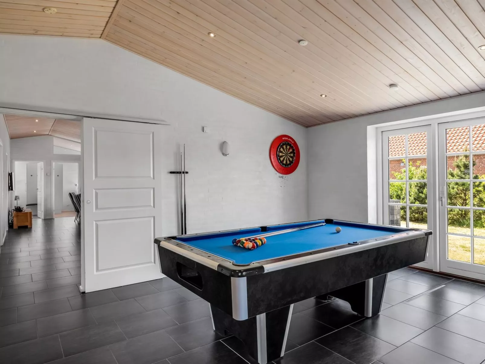 "Merit" - 3.2km from the sea-Drinnen