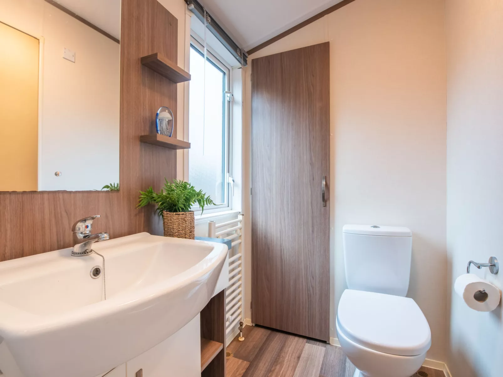 ScottishHighlands.LochNess - Inside