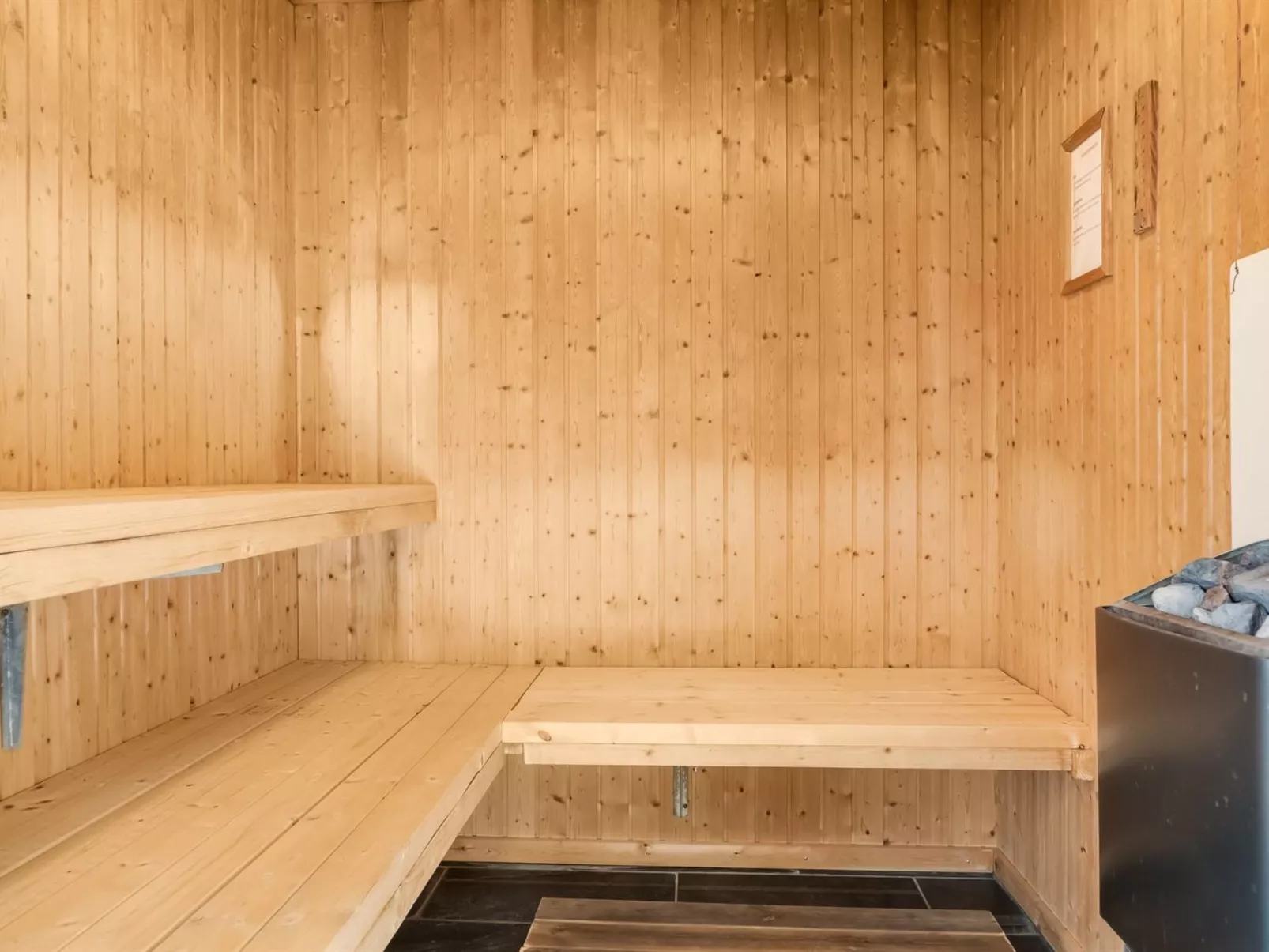 "Annvy" - 875m from the sea - Inside