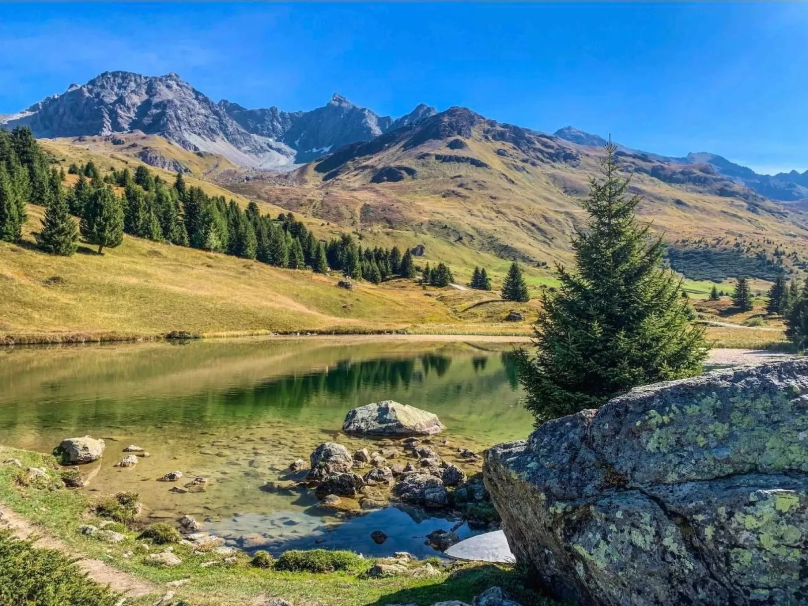 Mit Panoramablick in die Bergwelt - Image-tags.info