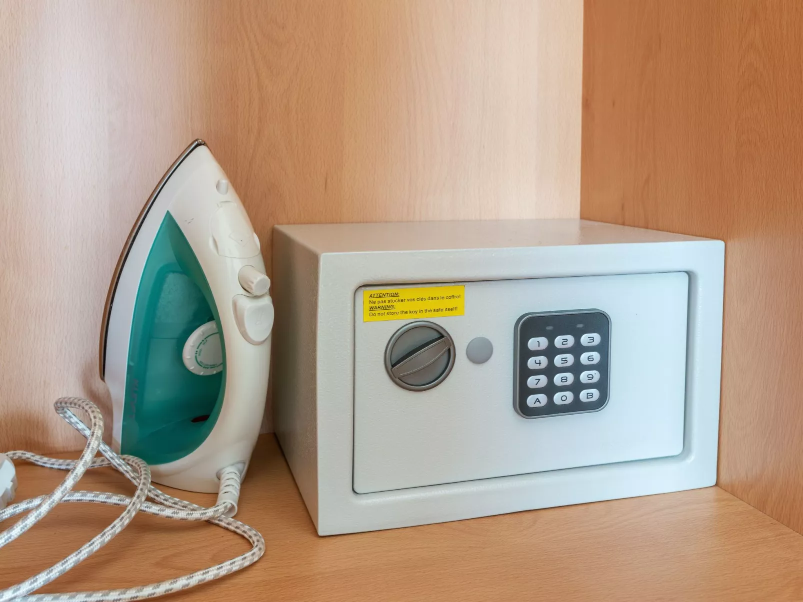 "Elena 1" mit Blick auf das Wasser - Image-tags.info