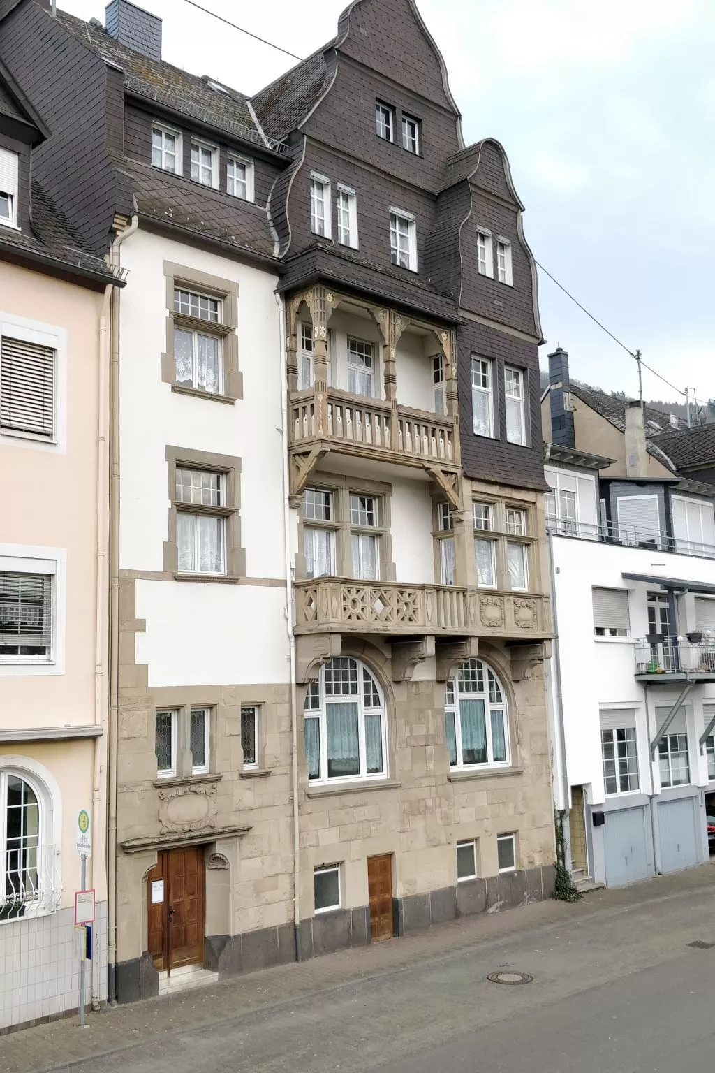 Wohnung in einem historischen Gebäude mit Balkon und Blick auf die Mosel - Image-tags.info
