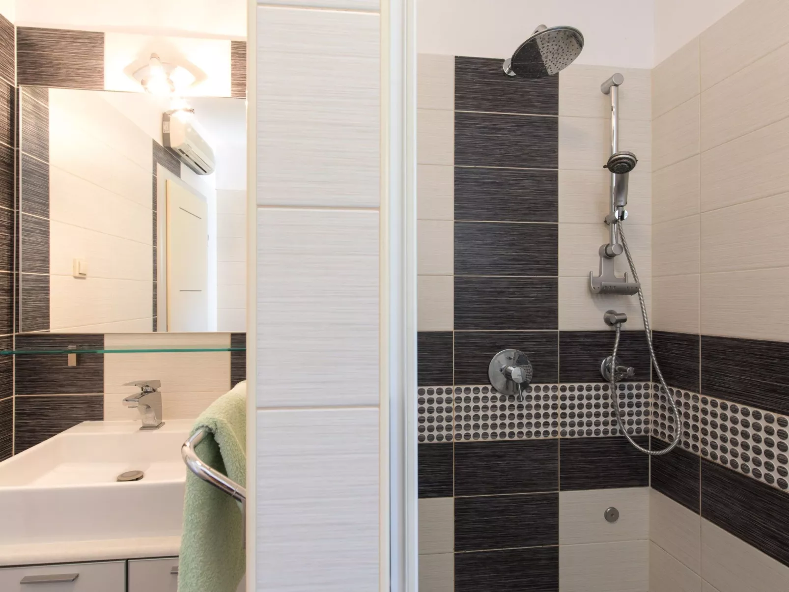 "Ore" mit privatem Pool - Image-tags.info