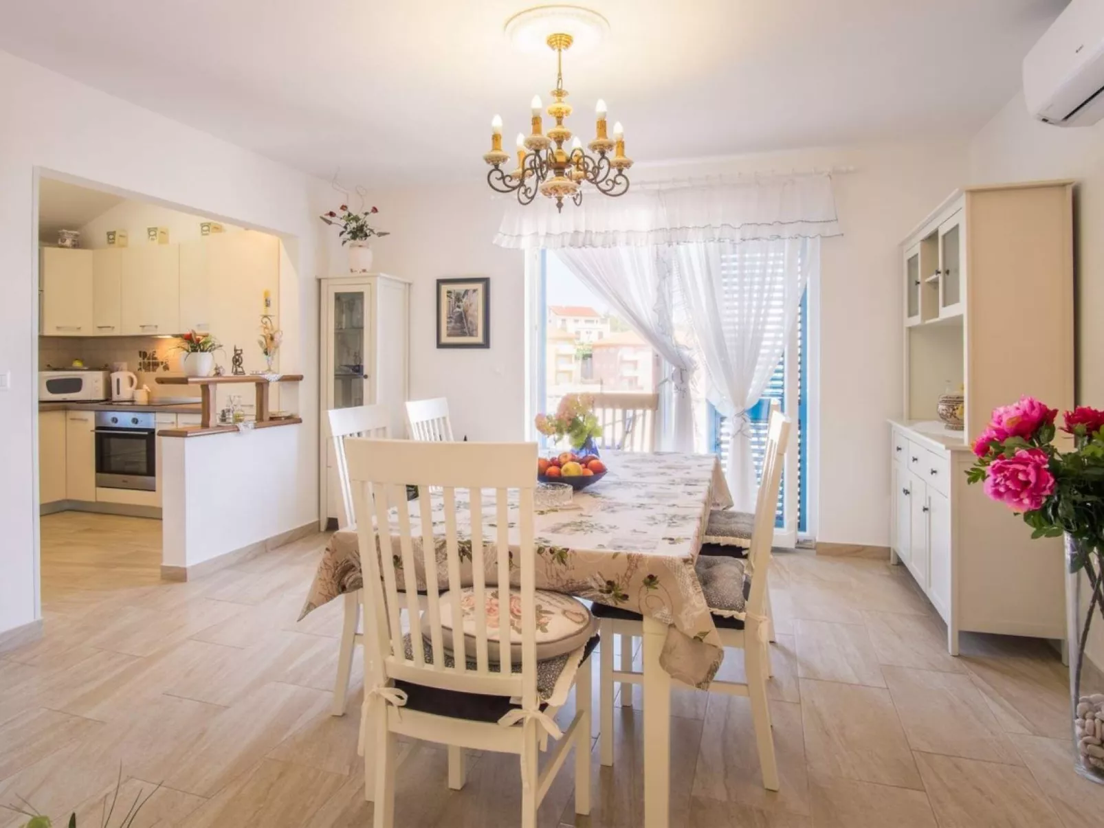 "Mela" mit Blick auf das Wasser - Image-tags.info