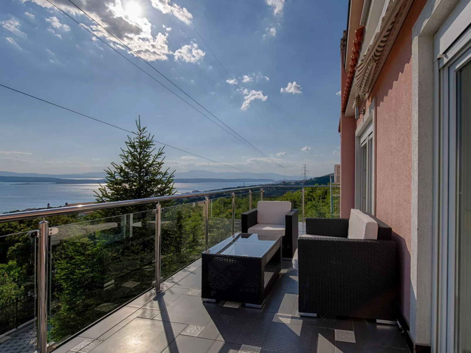 Villa mit Pool und schönem Meerblick - Image-tags.info