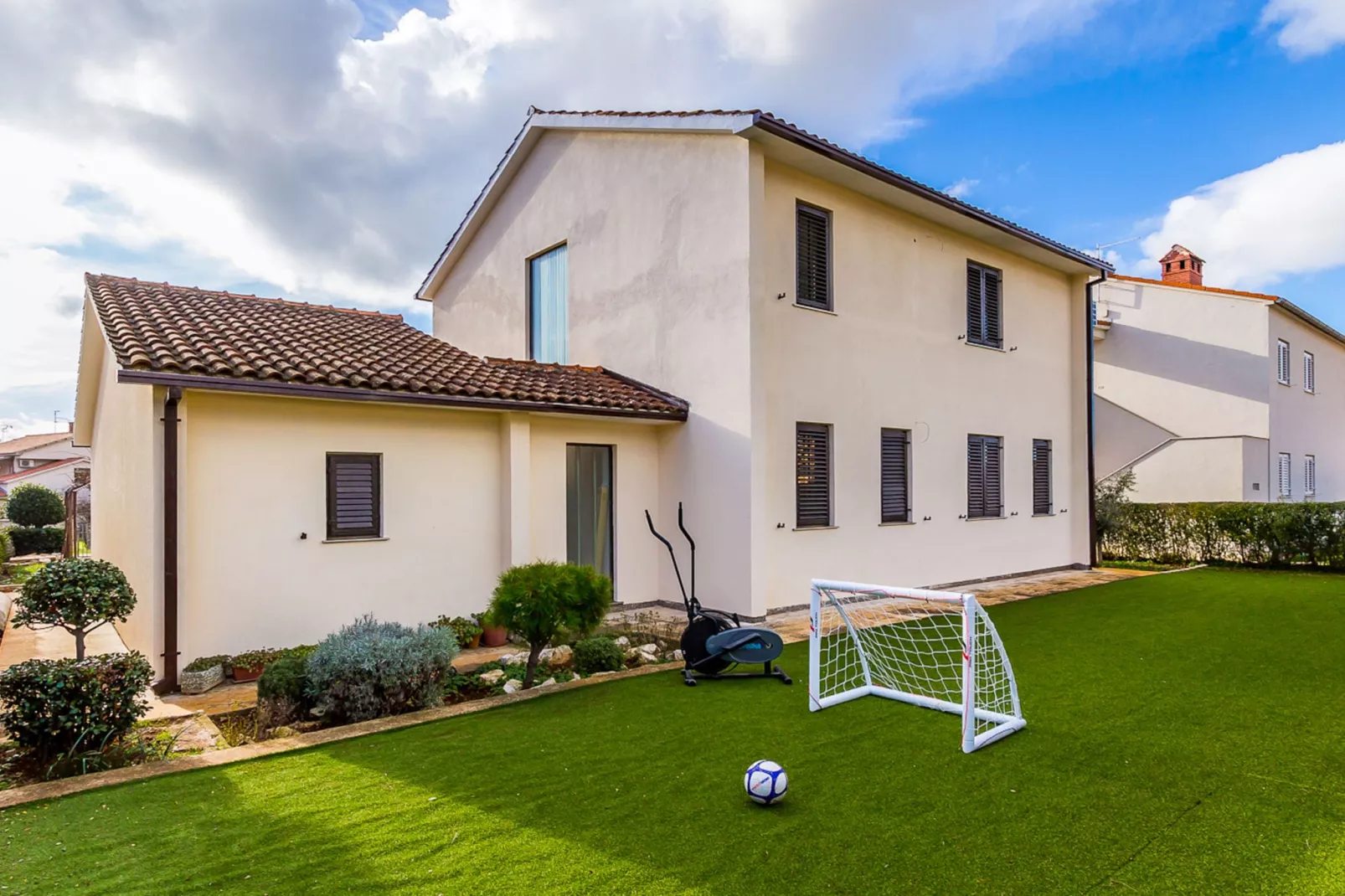 Villa VP-Exterior summer