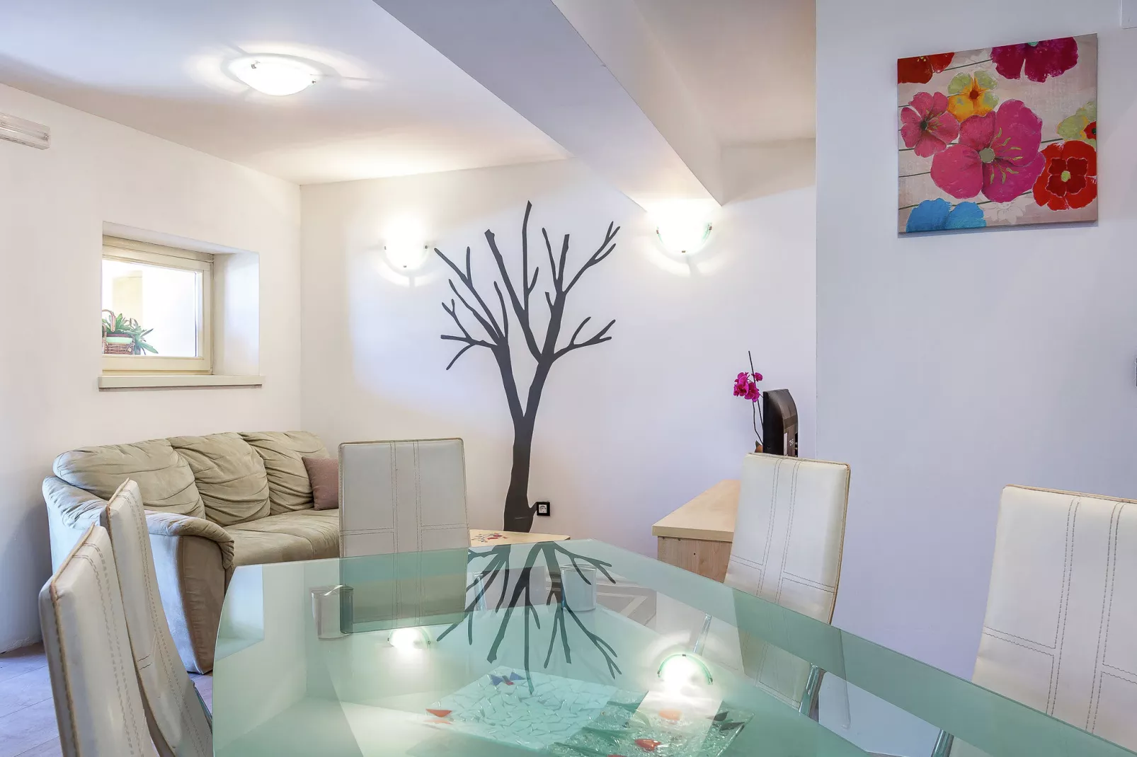 Viletta Valtura-Dining room