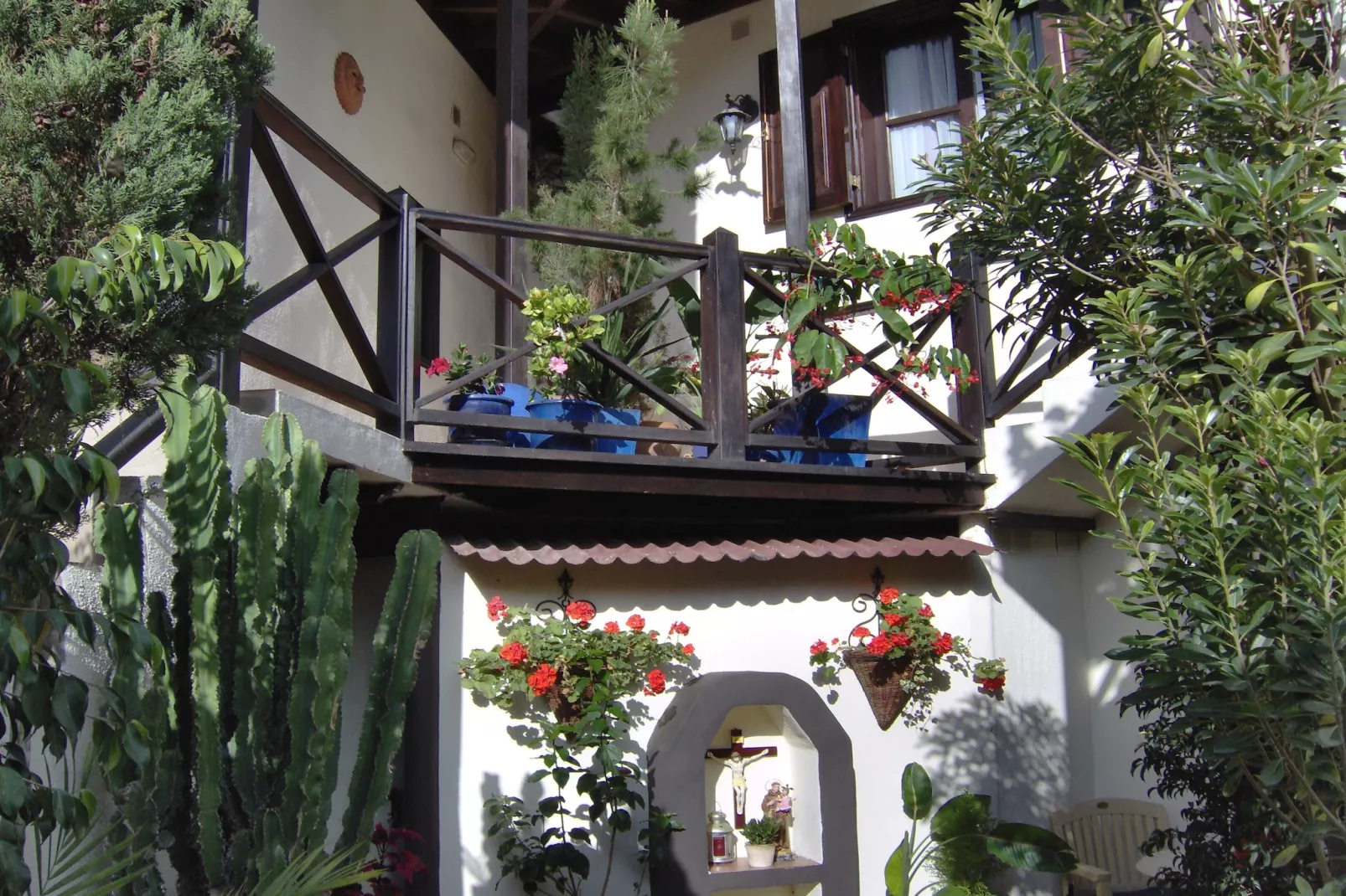 Apartamentos Monasterio de San Antonio 1 - Exterior in summer