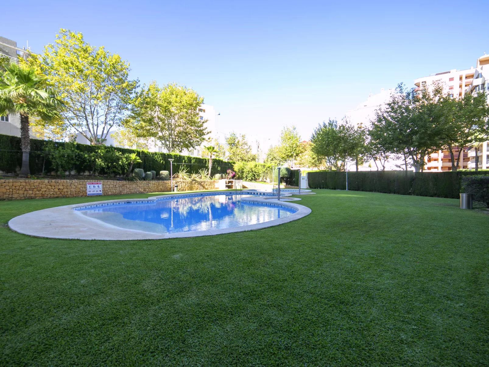 Apolo XVIII - Outside