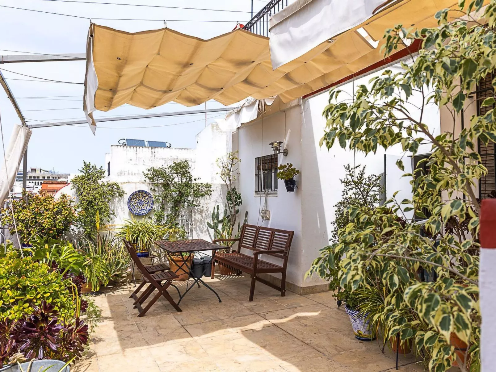 Helle Dach-Maisonette mit riesiger Terrasse - Outside