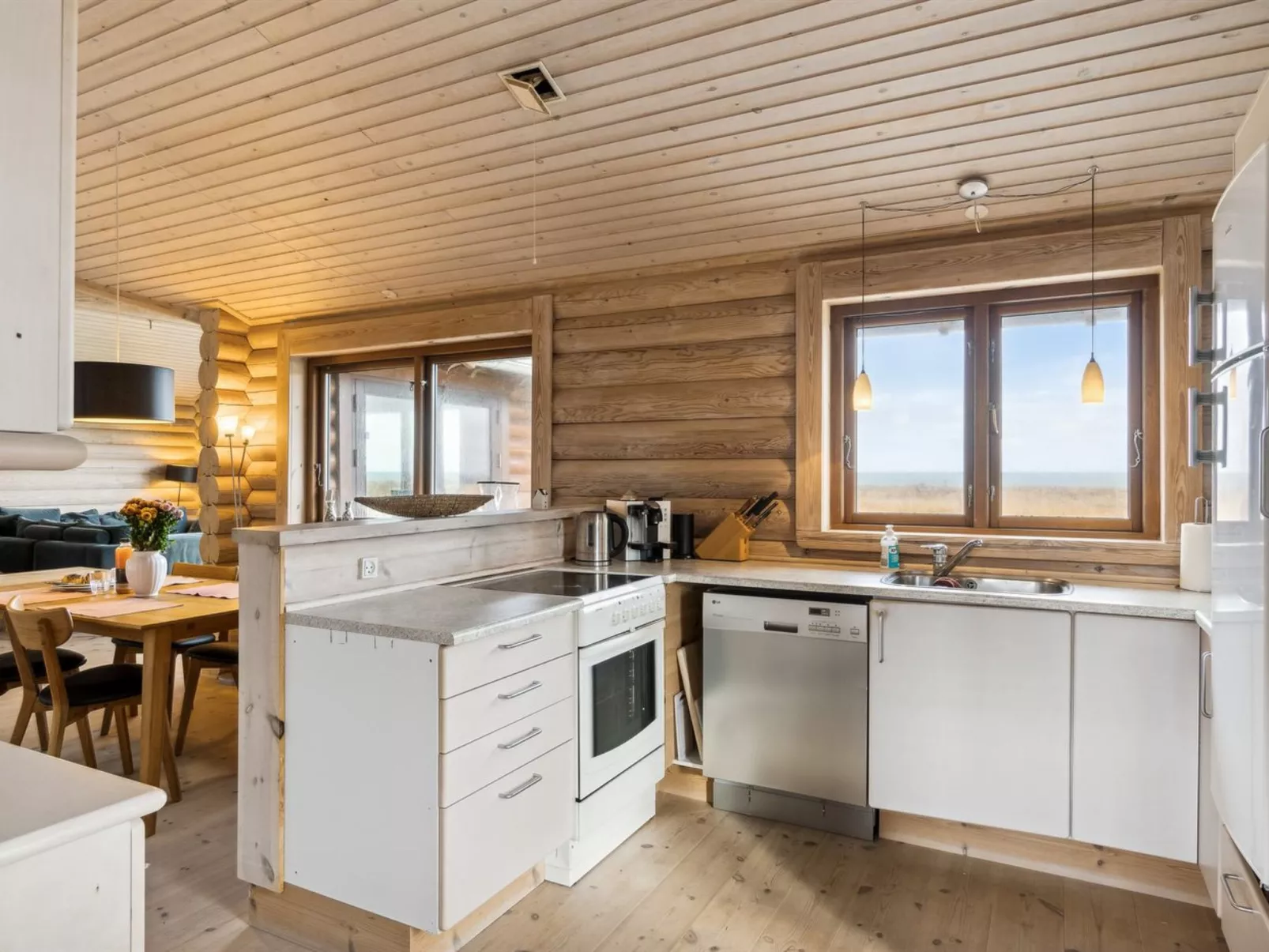 "Guthfast" - 50m from the sea - Drinnen