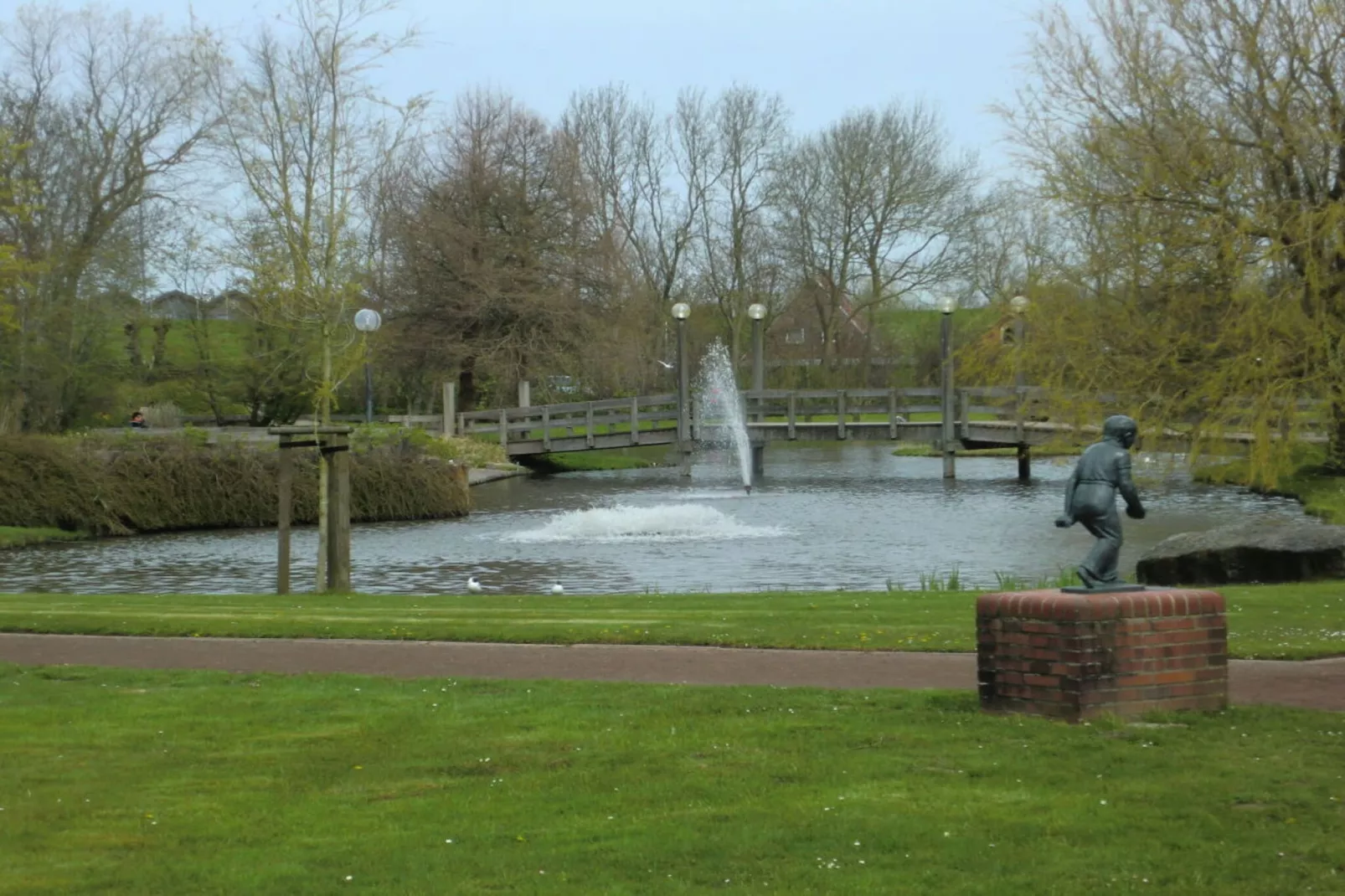 55576-Exterior in summer