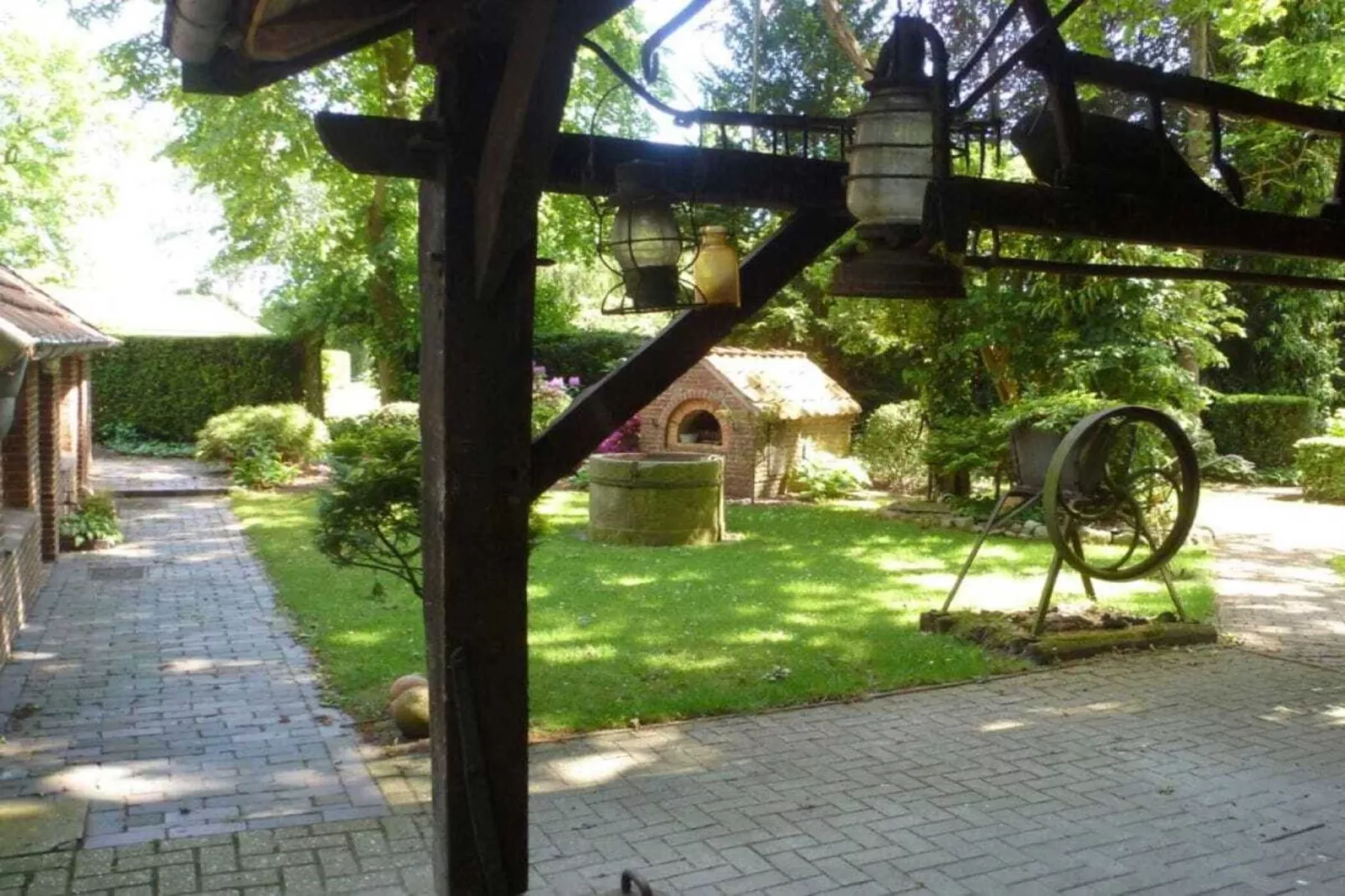 165295-Gardens in summer