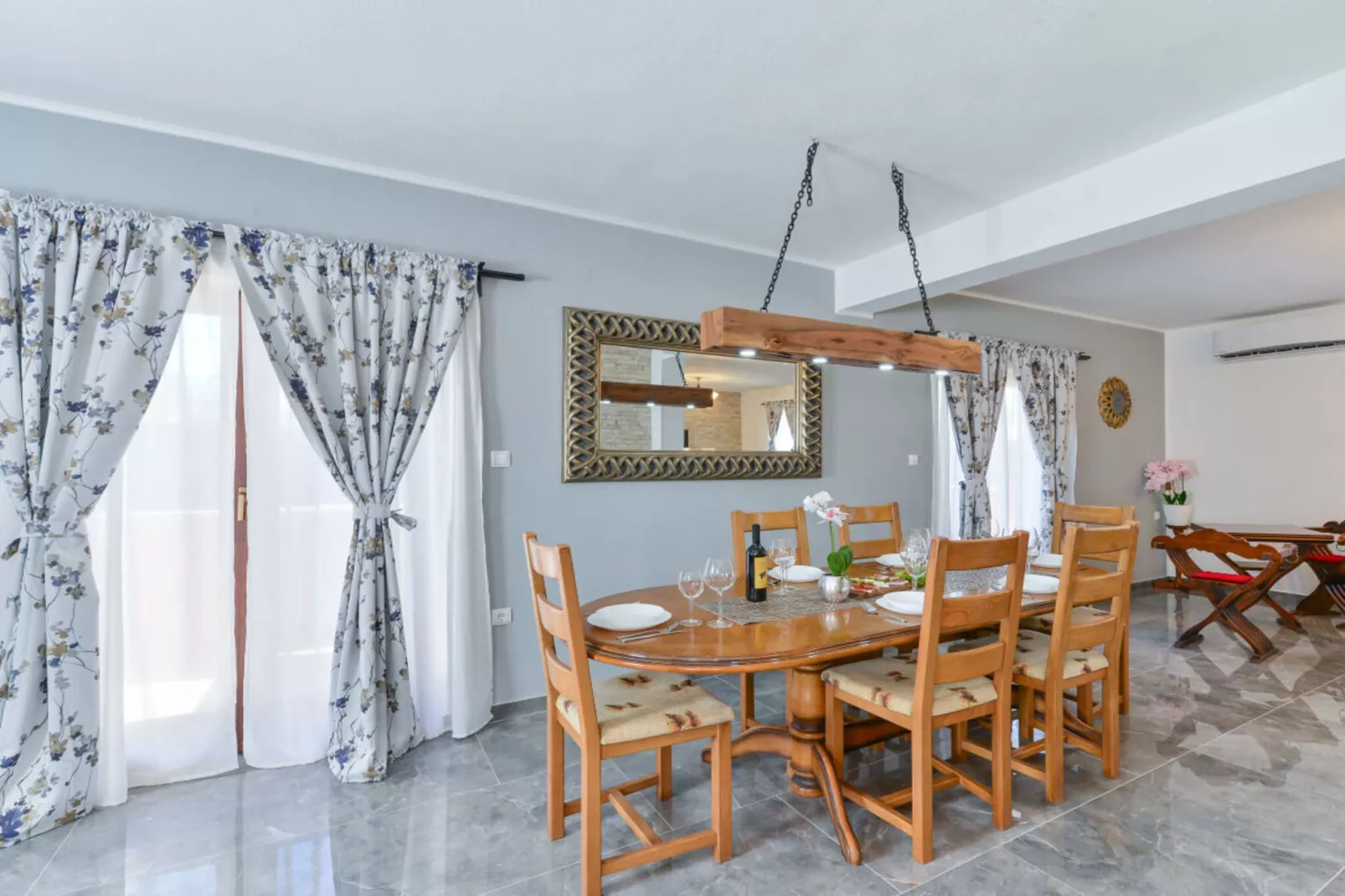 Marinic Comfortable holiday residence-Dining room