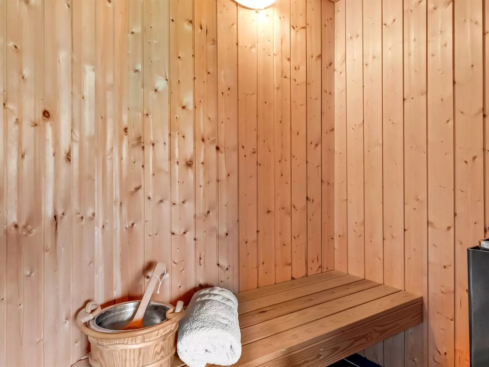 "Truels" - 30km from the sea-Drinnen