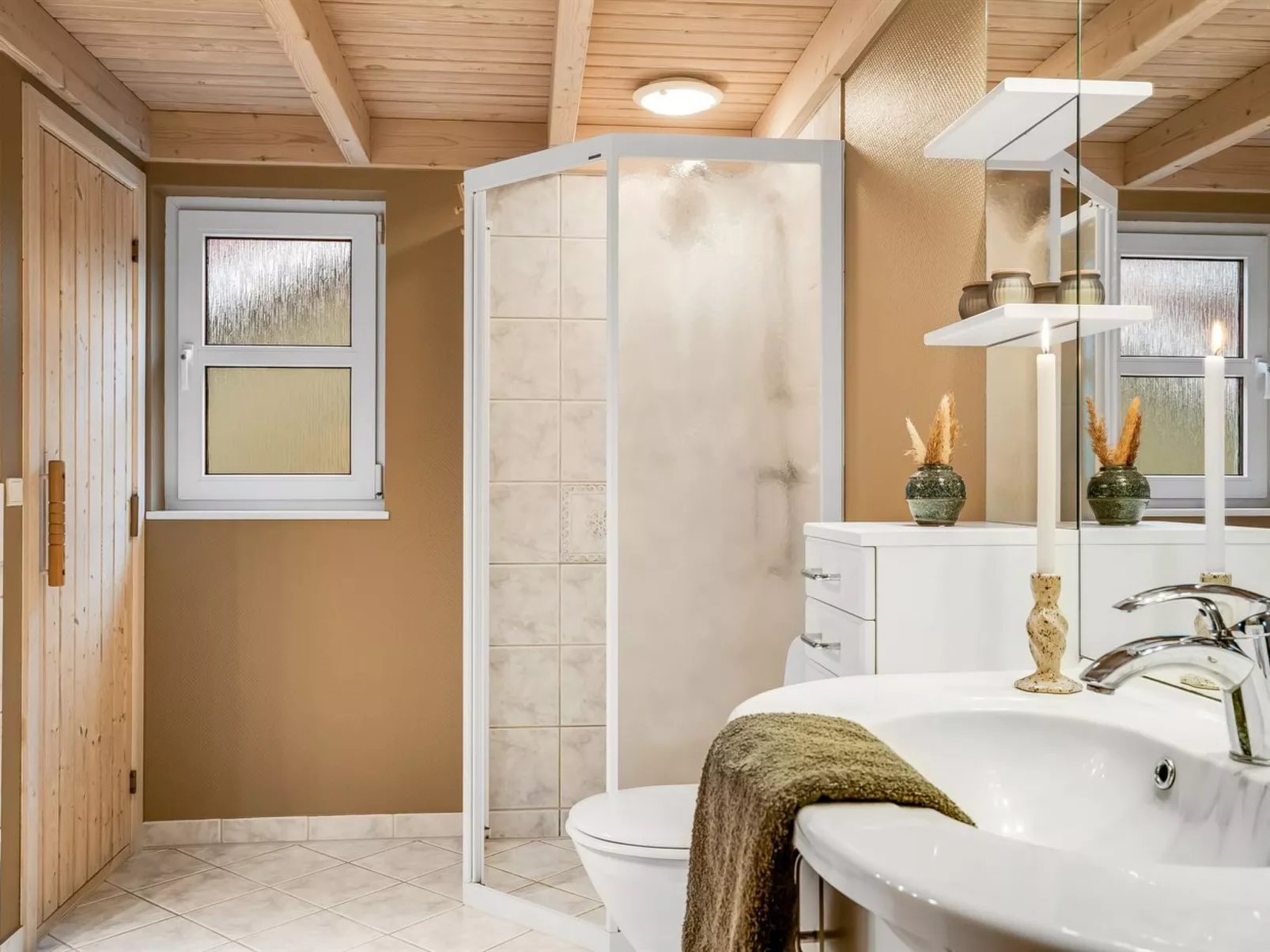 "Henne" -  from the sea-Drinnen