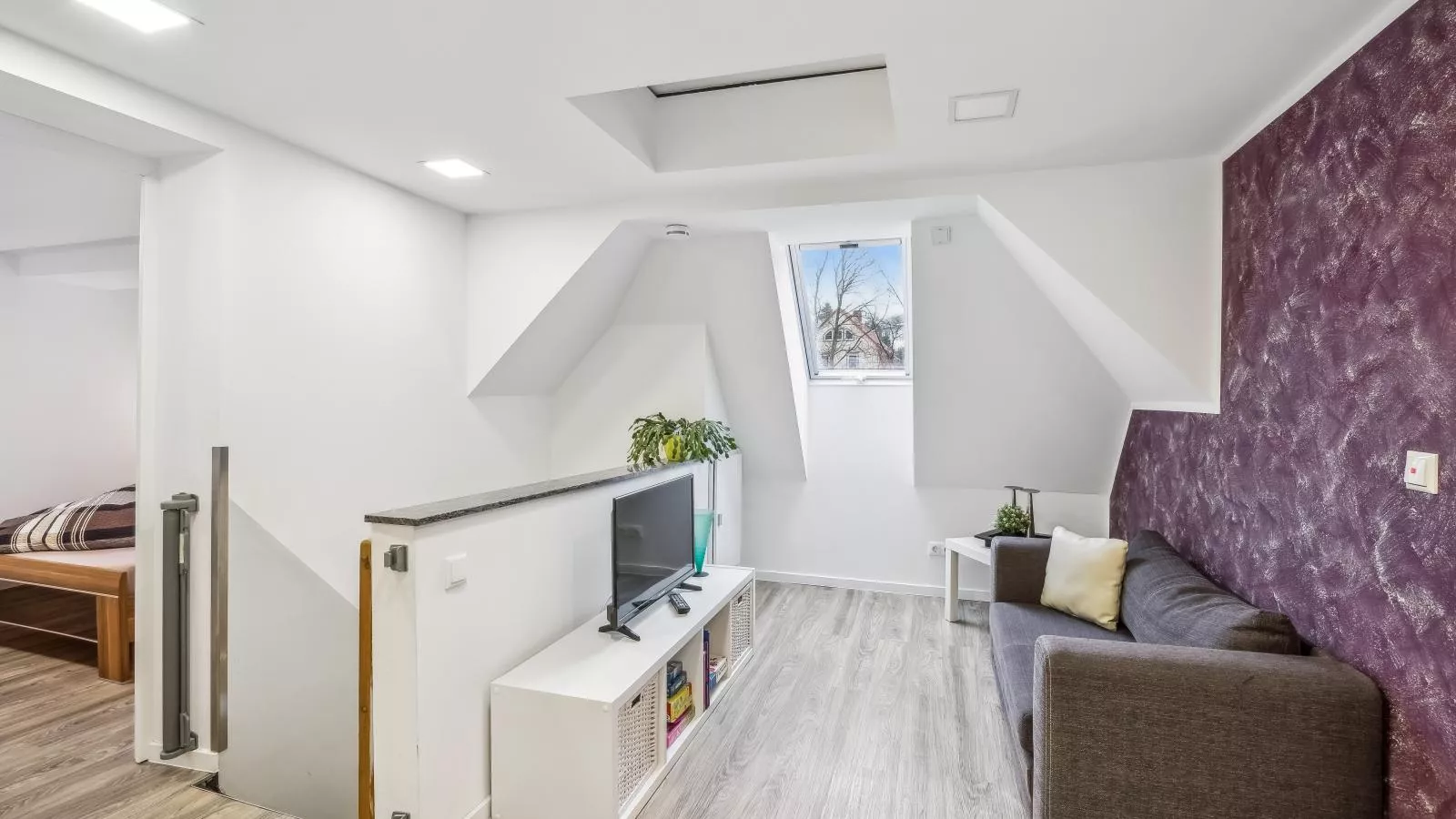 Mompels - Living room