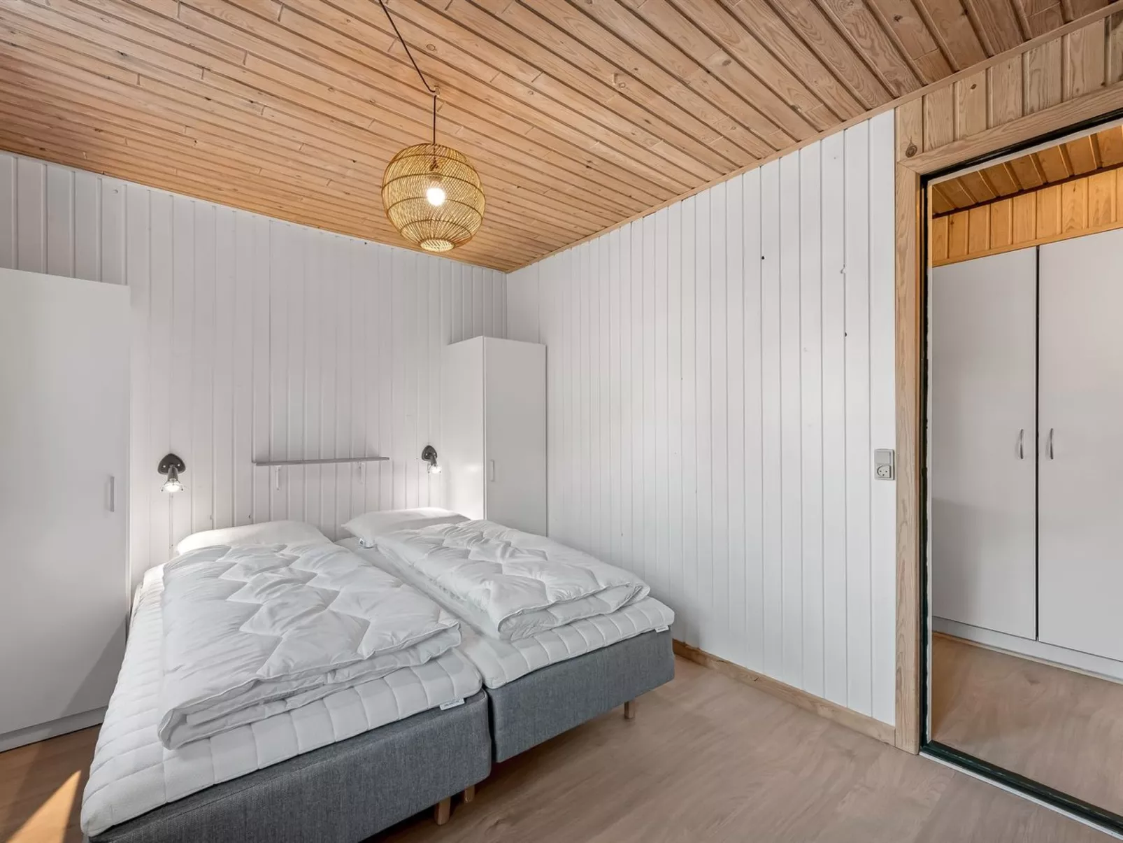 "Åsemarie" - 500m to the fjord-Drinnen