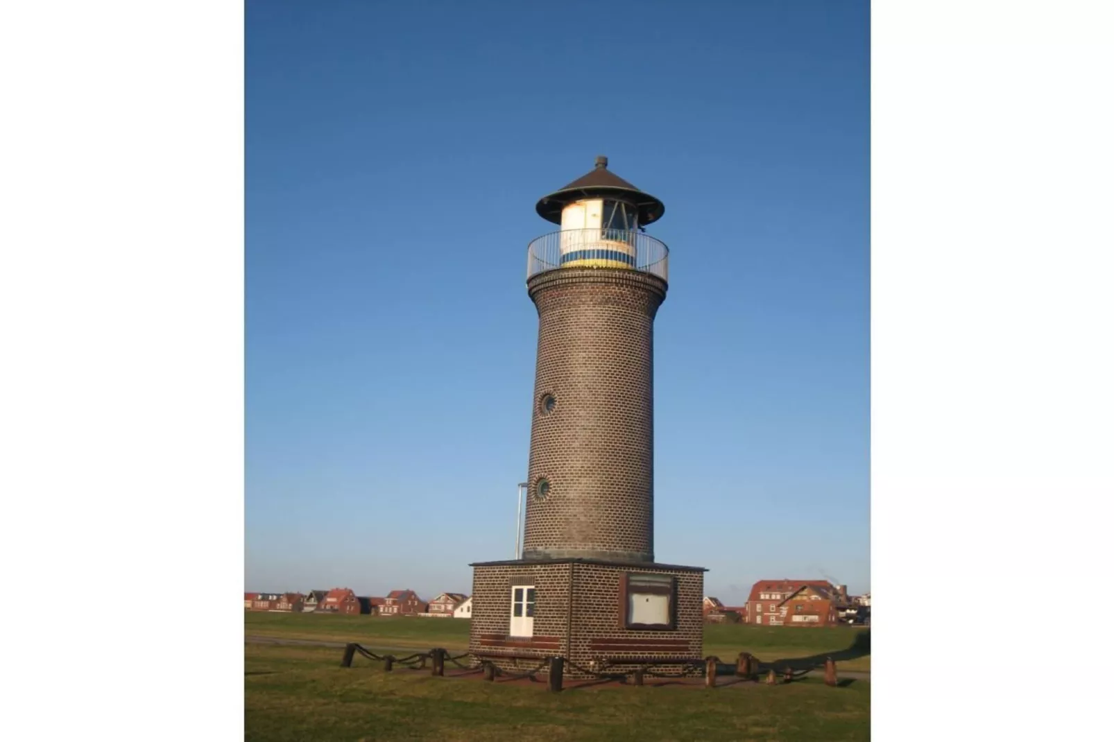 132316 - Exterior in summer