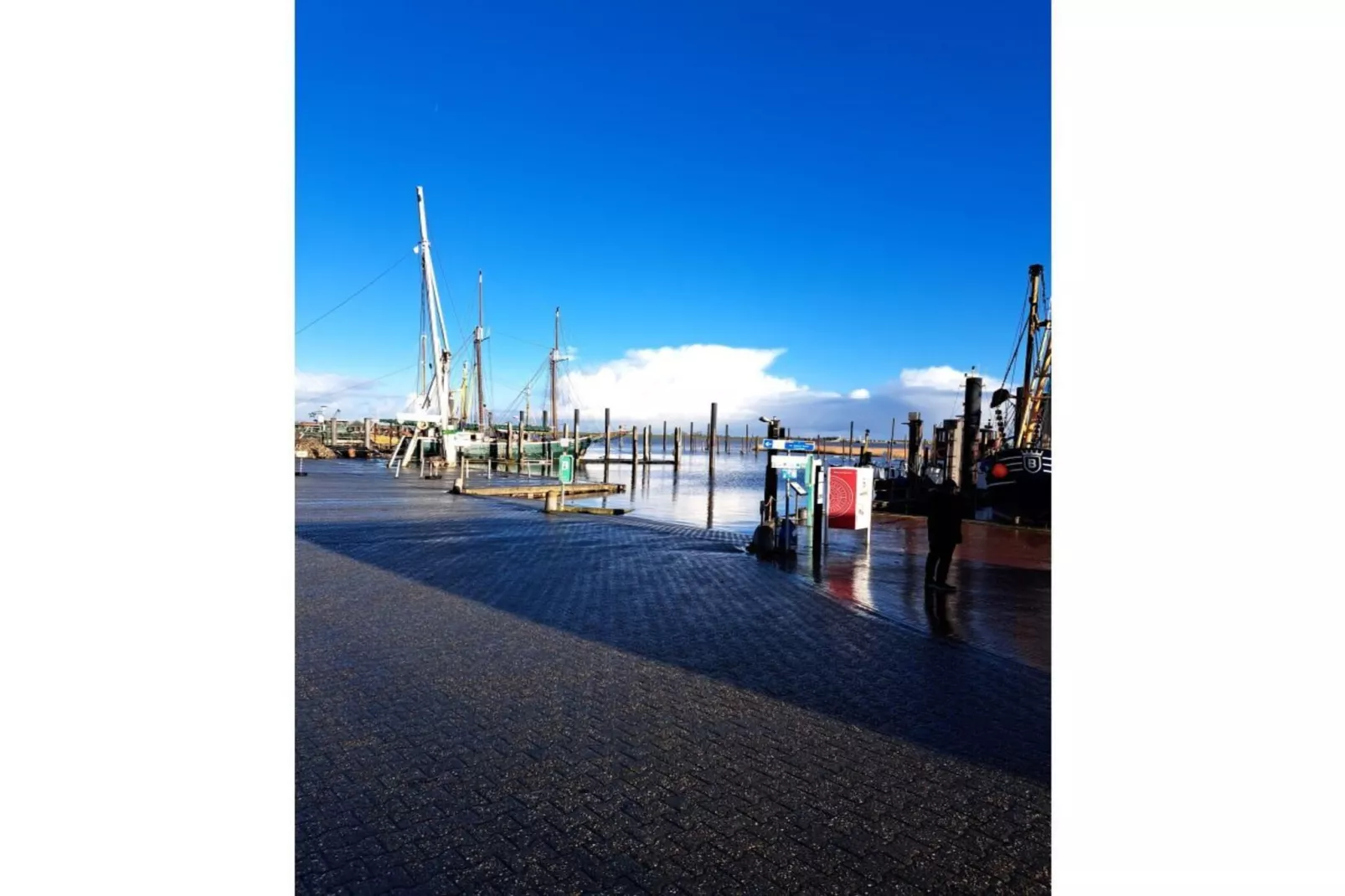 522254 - Image-tags.water view