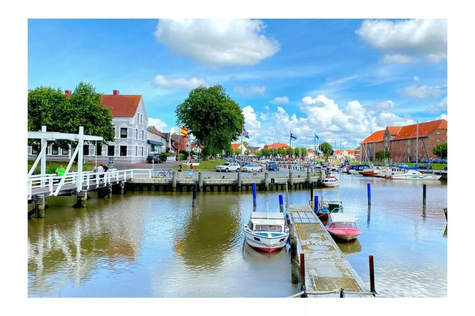 604283 - Exterior in summer