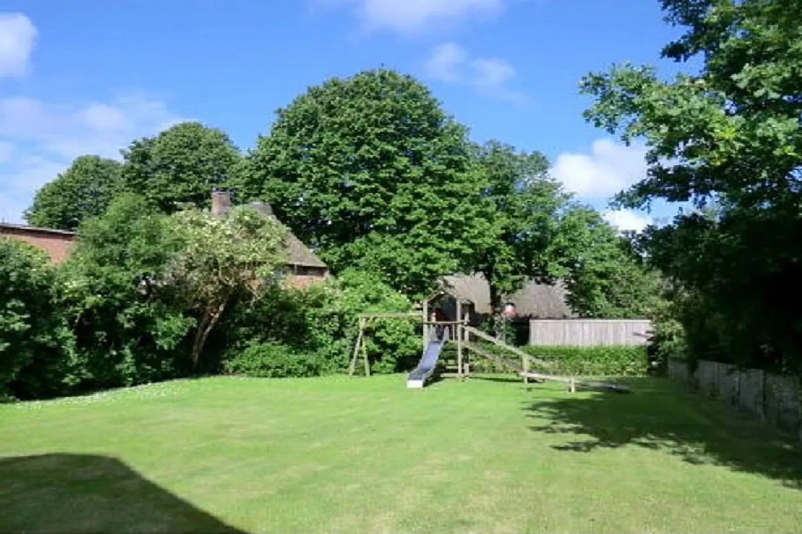 137208-Gardens in summer