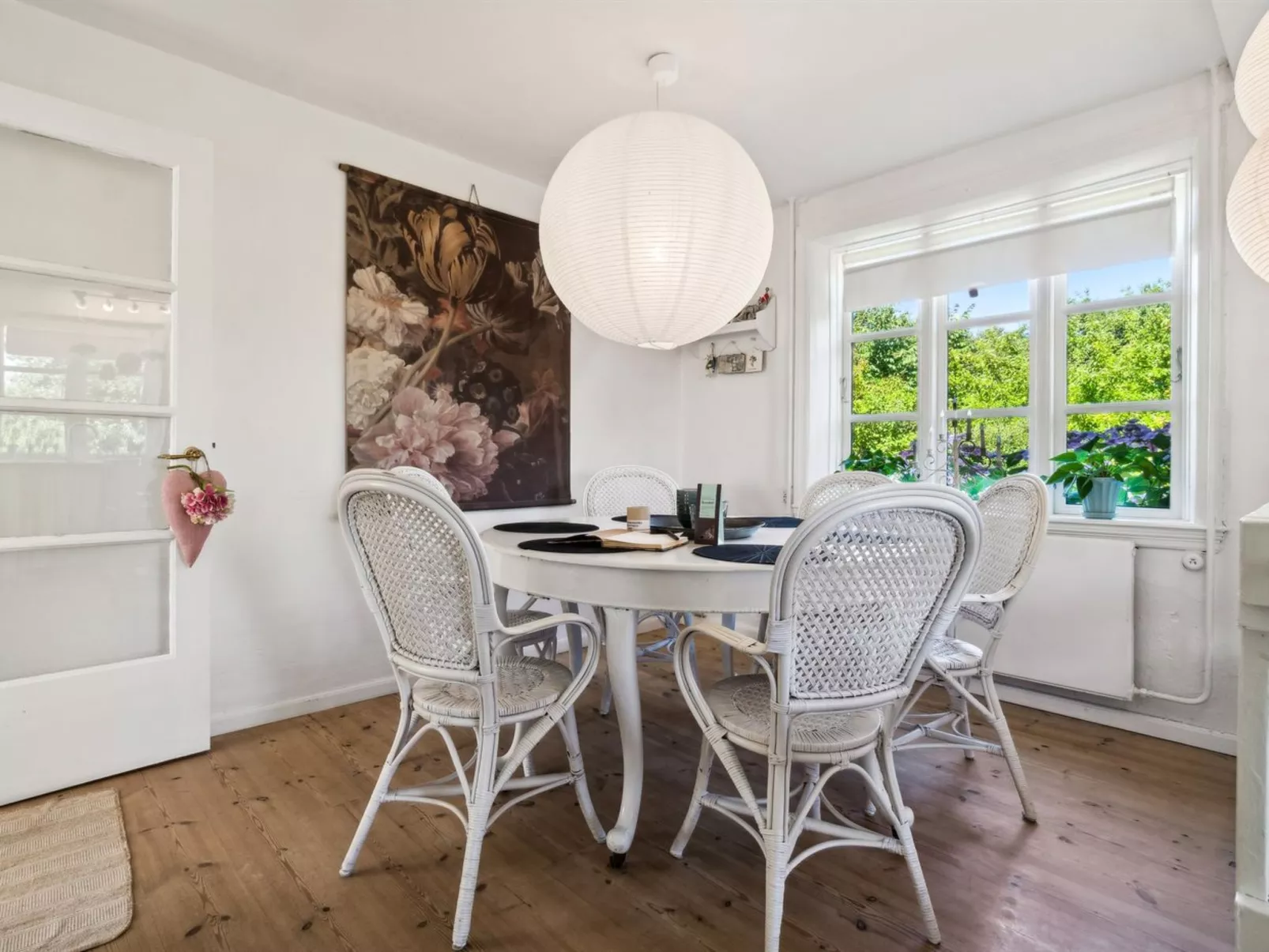 "Tuva" - 3.6km from the sea-Inside