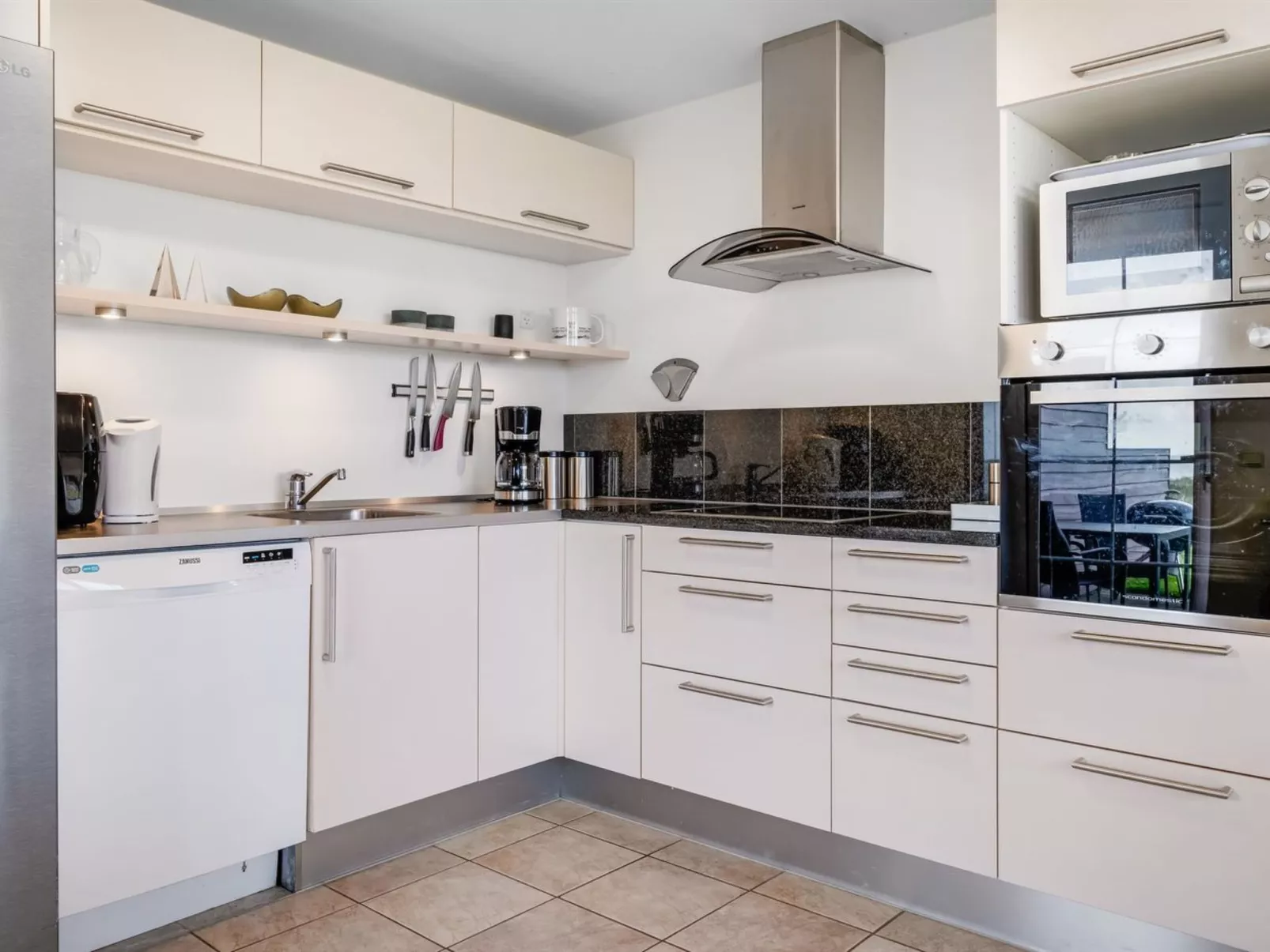 "Auwe" - 3.5km from the sea-Drinnen