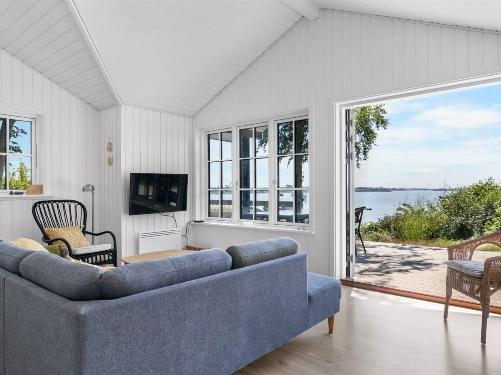 "Edvardsine" - 40m from the sea-Drinnen