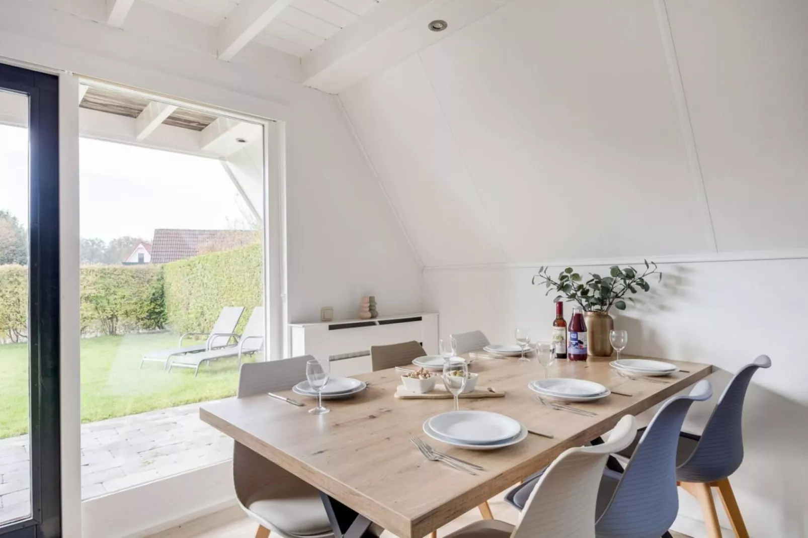 107 | Buizerd | Fijne bungalow met ruime tuin-Dining room