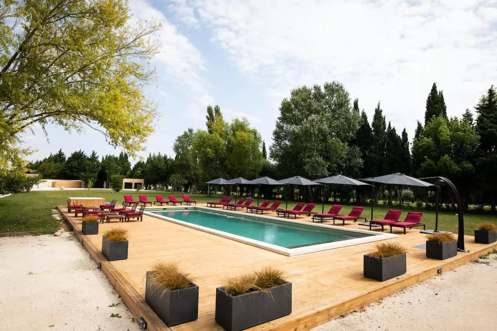 Charmant Mas Provençal avec piscine et jacuzzis-Swimming pool