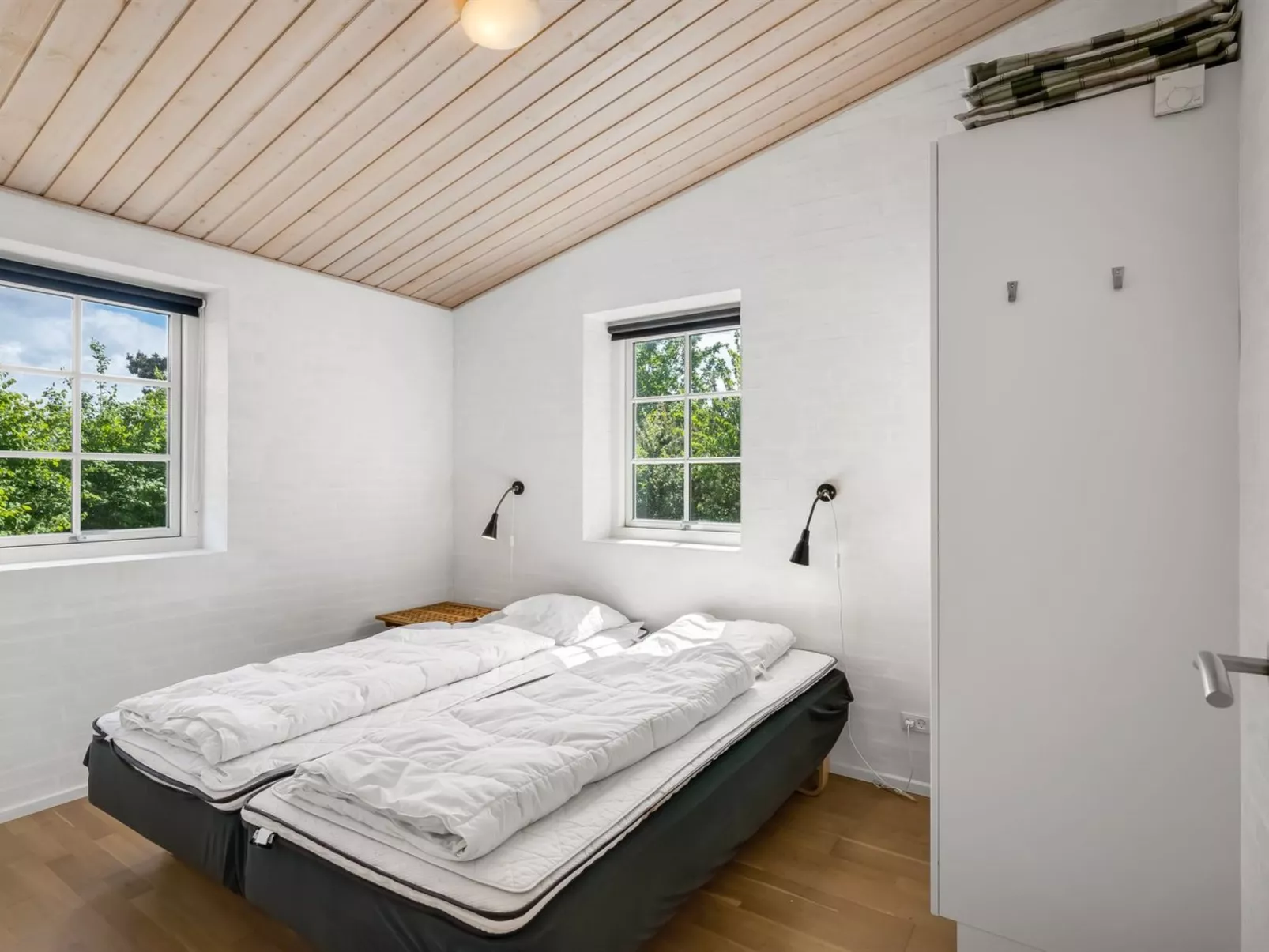 "Sod" - 3.2km from the sea - Inside