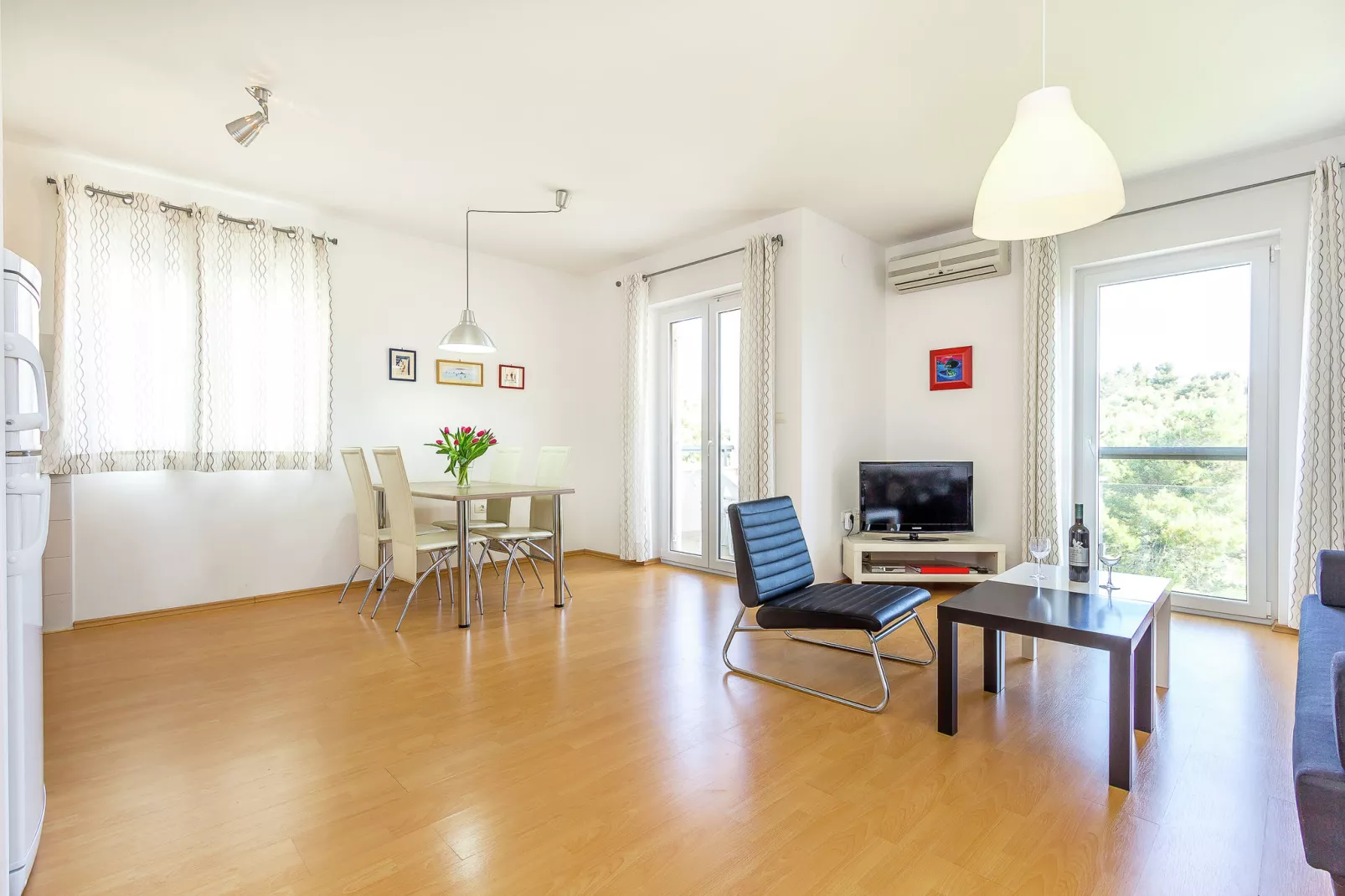 Apartment Punta D-Dining room