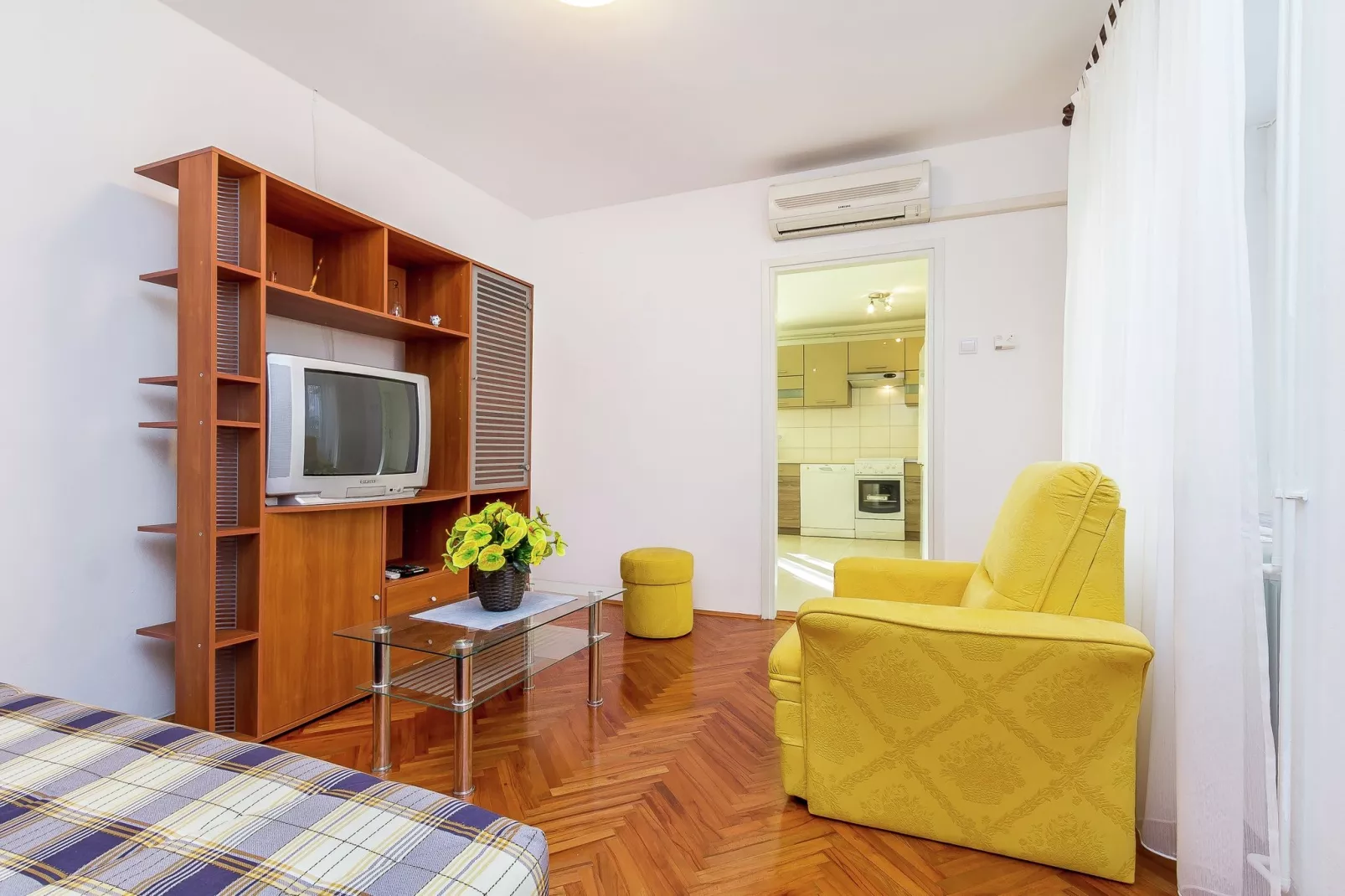 Apartment Pomer-Living room