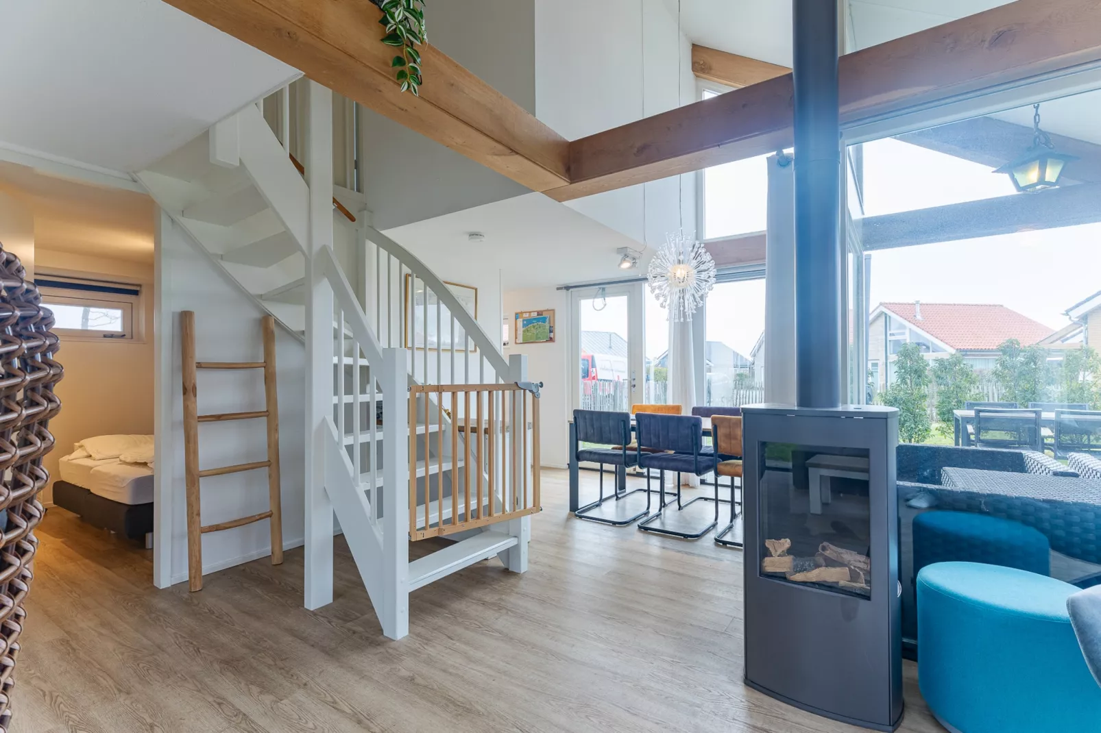 Zonnedorp 1 Solskin Renesse | Beach Holiday in Modern Holiday Home - Landing