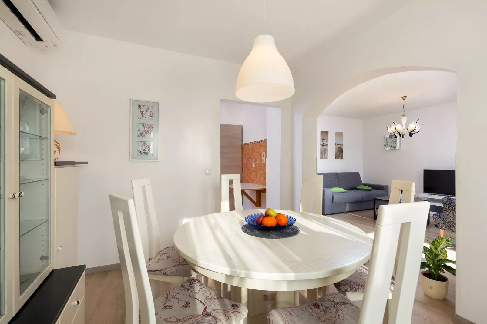 Viviana-Dining room
