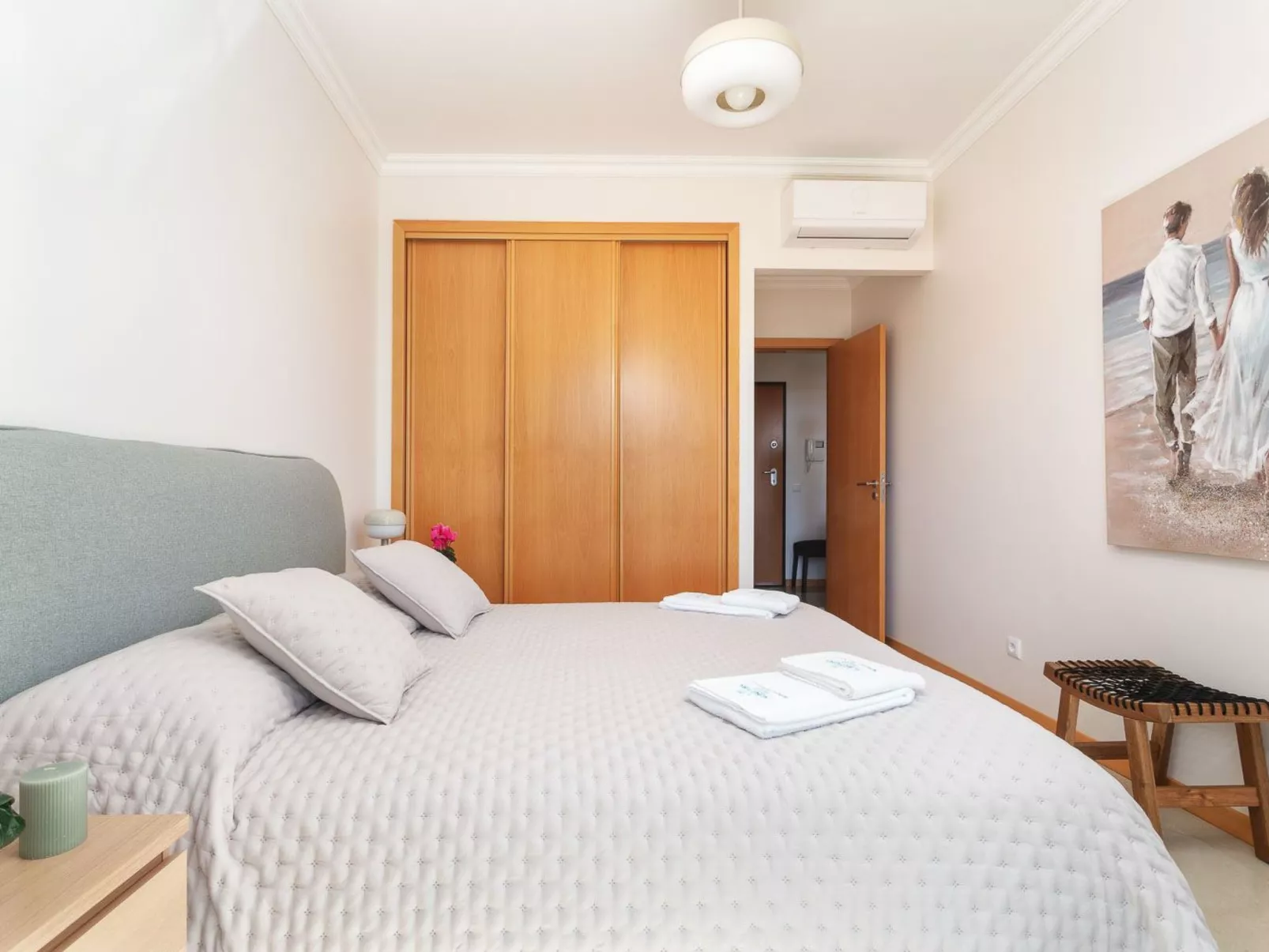 "Elena 2" mit Blick auf das Wasser - Image-tags.info