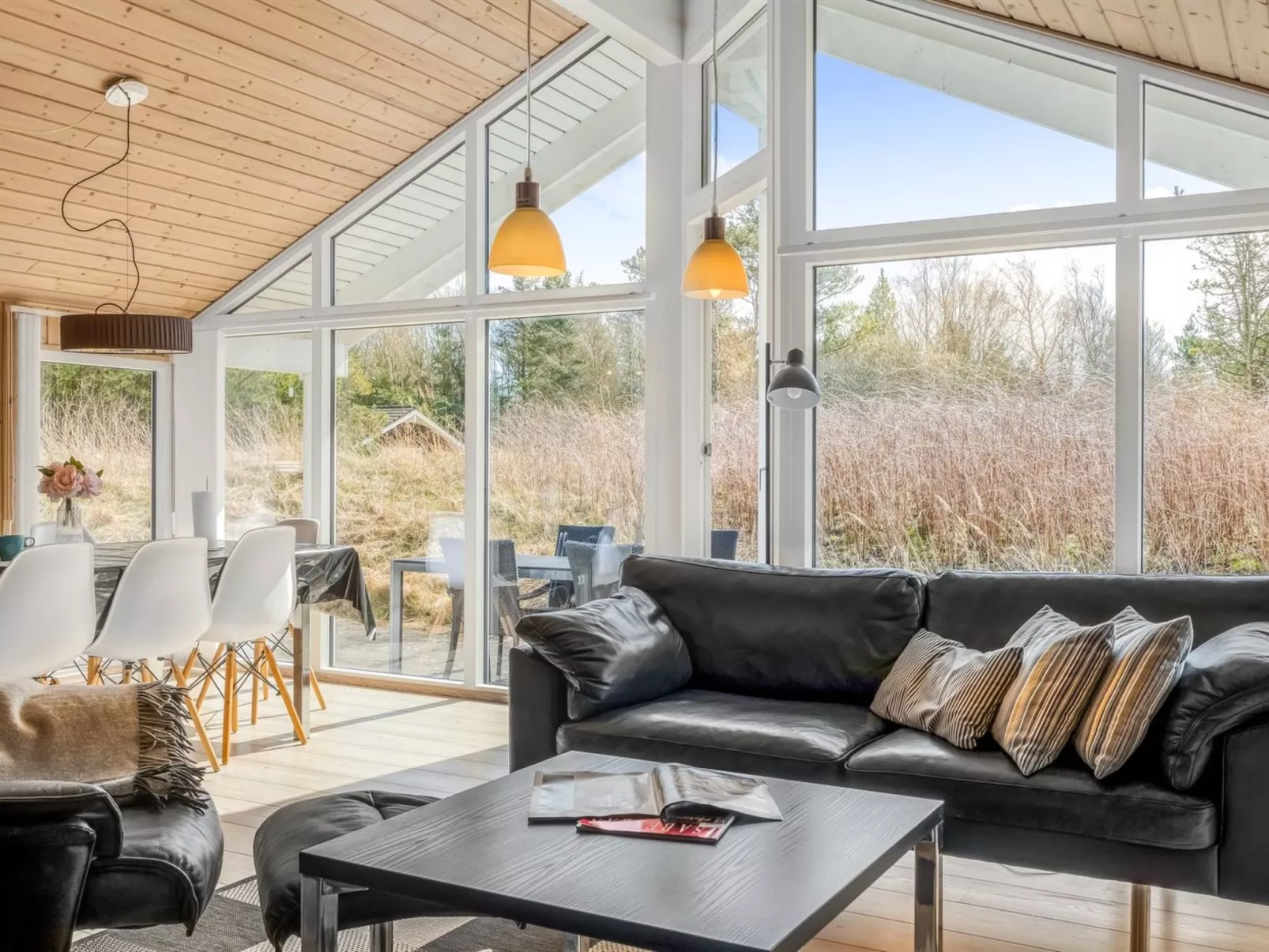 "Botwith" - 2.8km from the sea - Drinnen