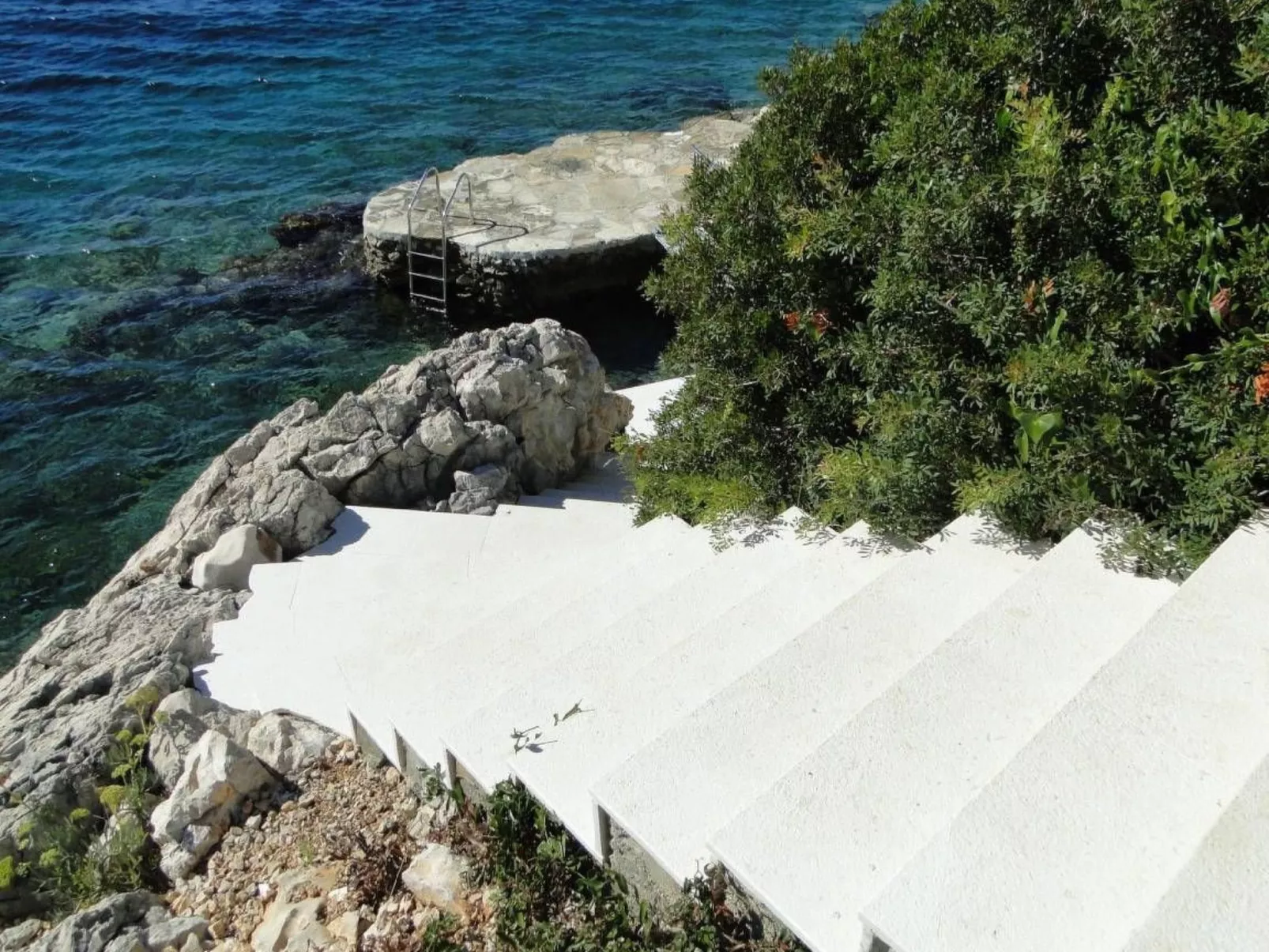 "Perla 3" mit Blick auf das Wasser - Image-tags.info