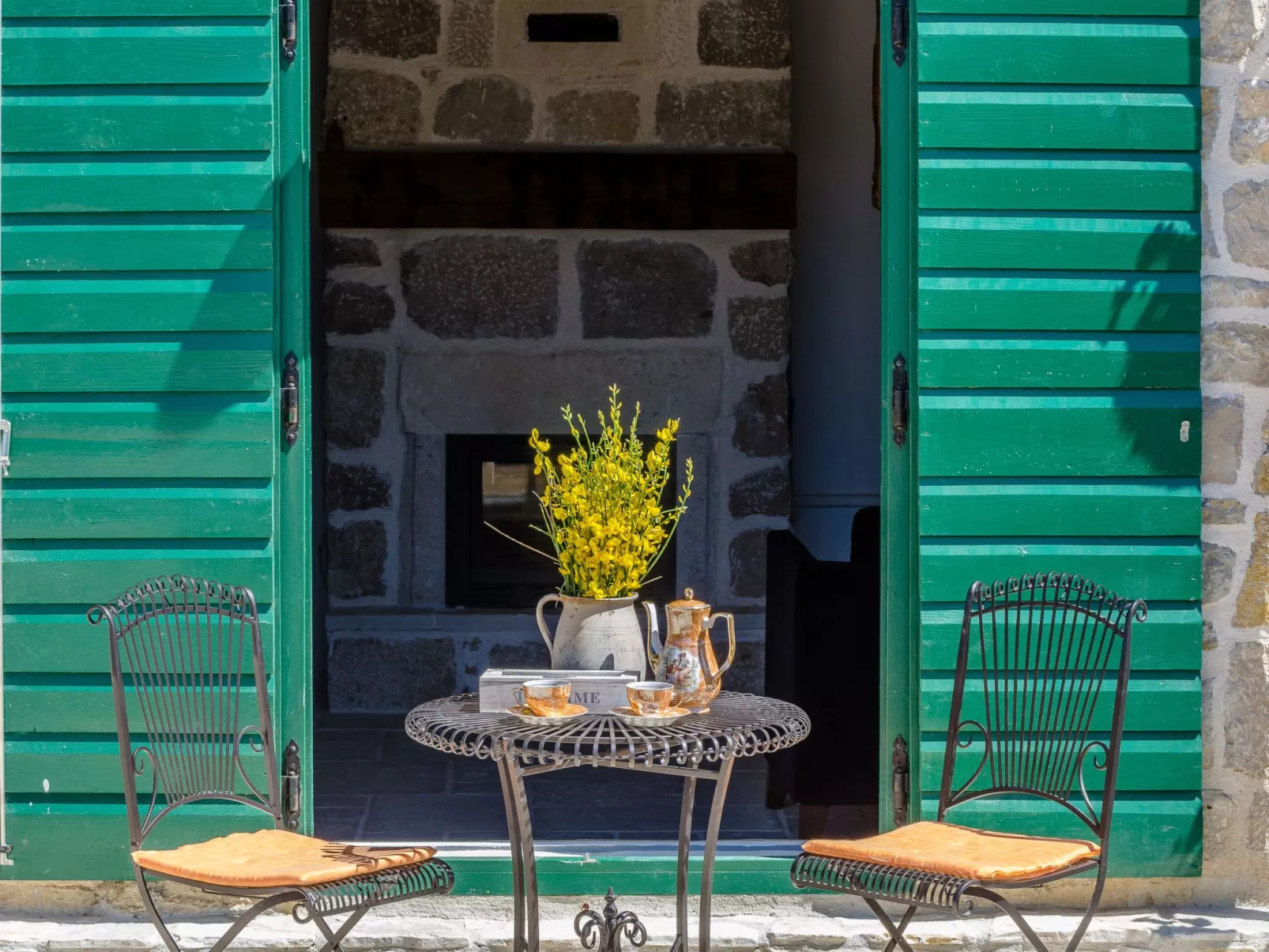 "Lipa" mit Schwimmbad - Image-tags.info