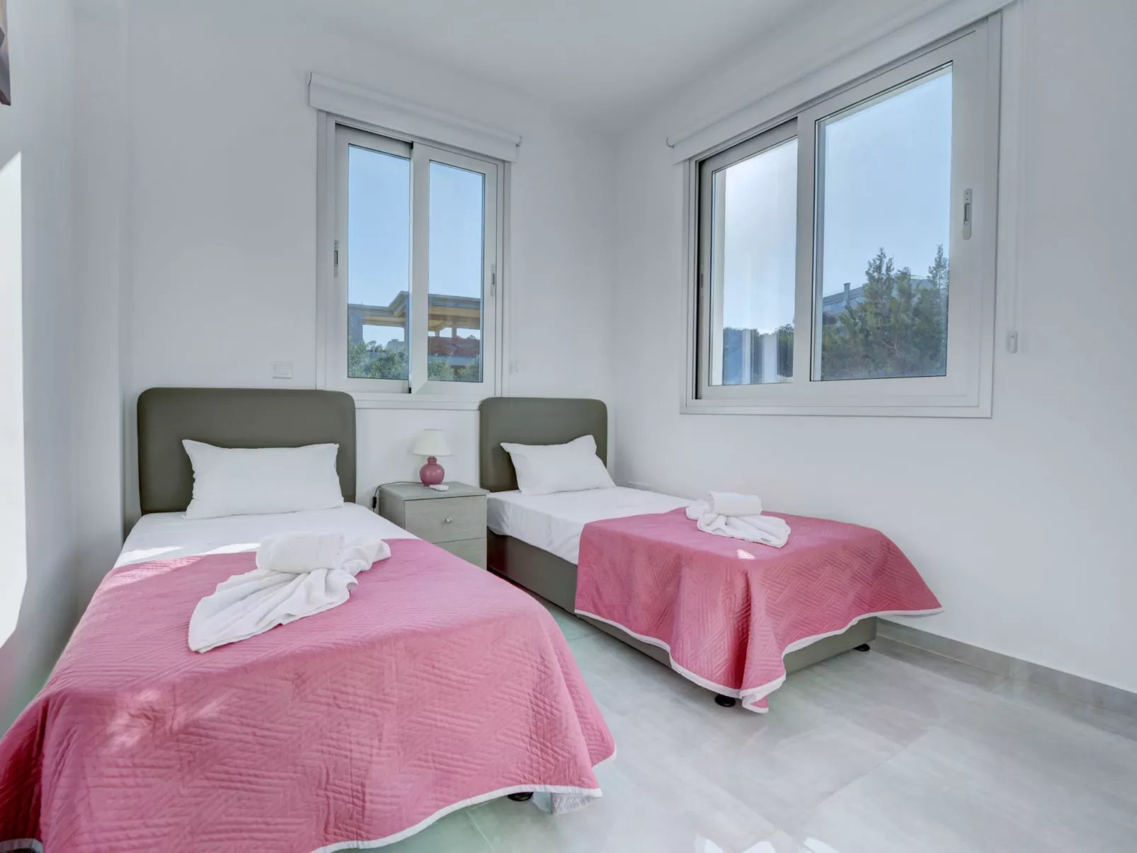 Private Villa mit 4 Schlafzimmern, Pool und Meerblick - Image-tags.info