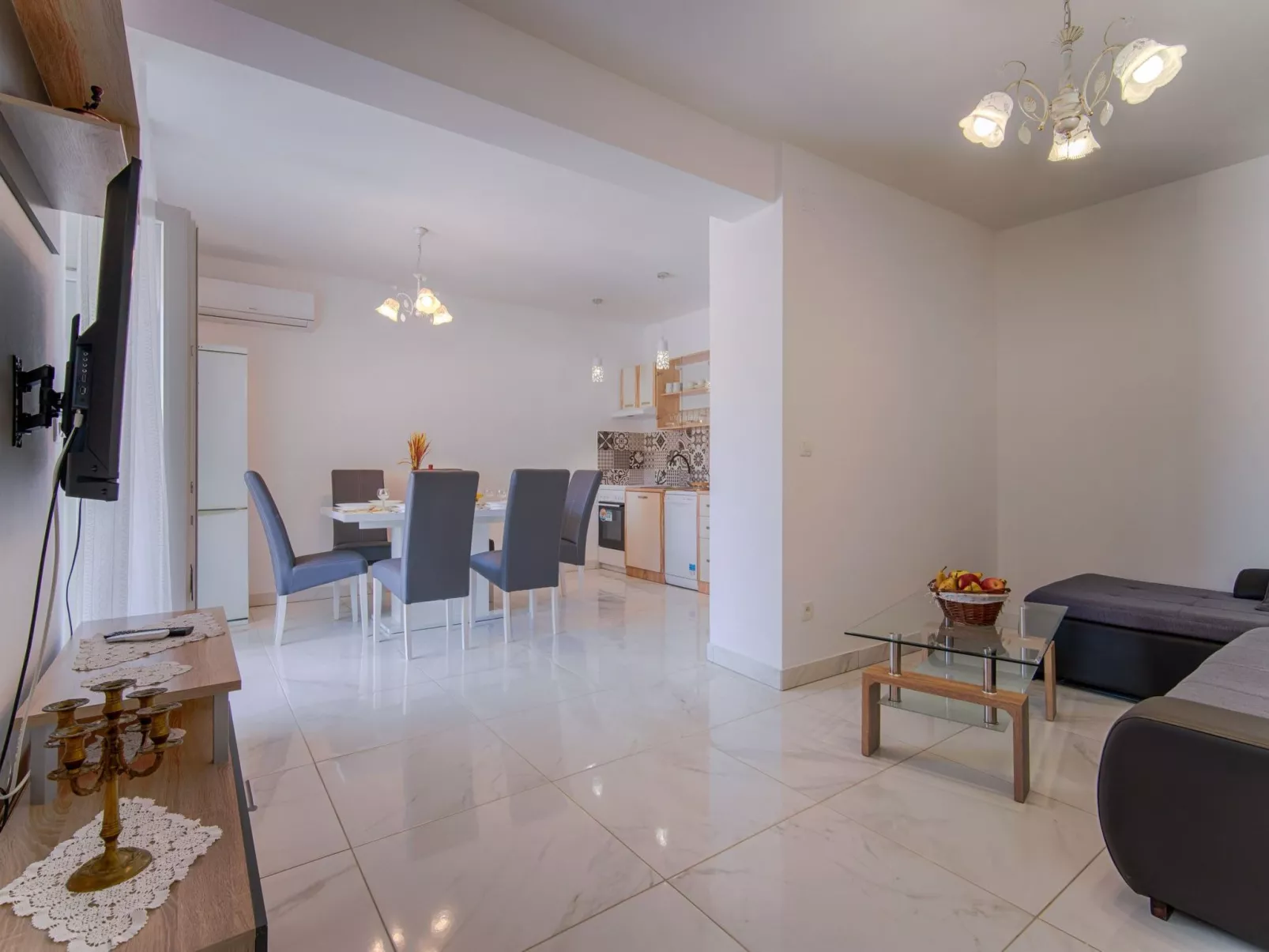 Schönes Haus in Pinezići mit privatem Parkplatz - Image-tags.info