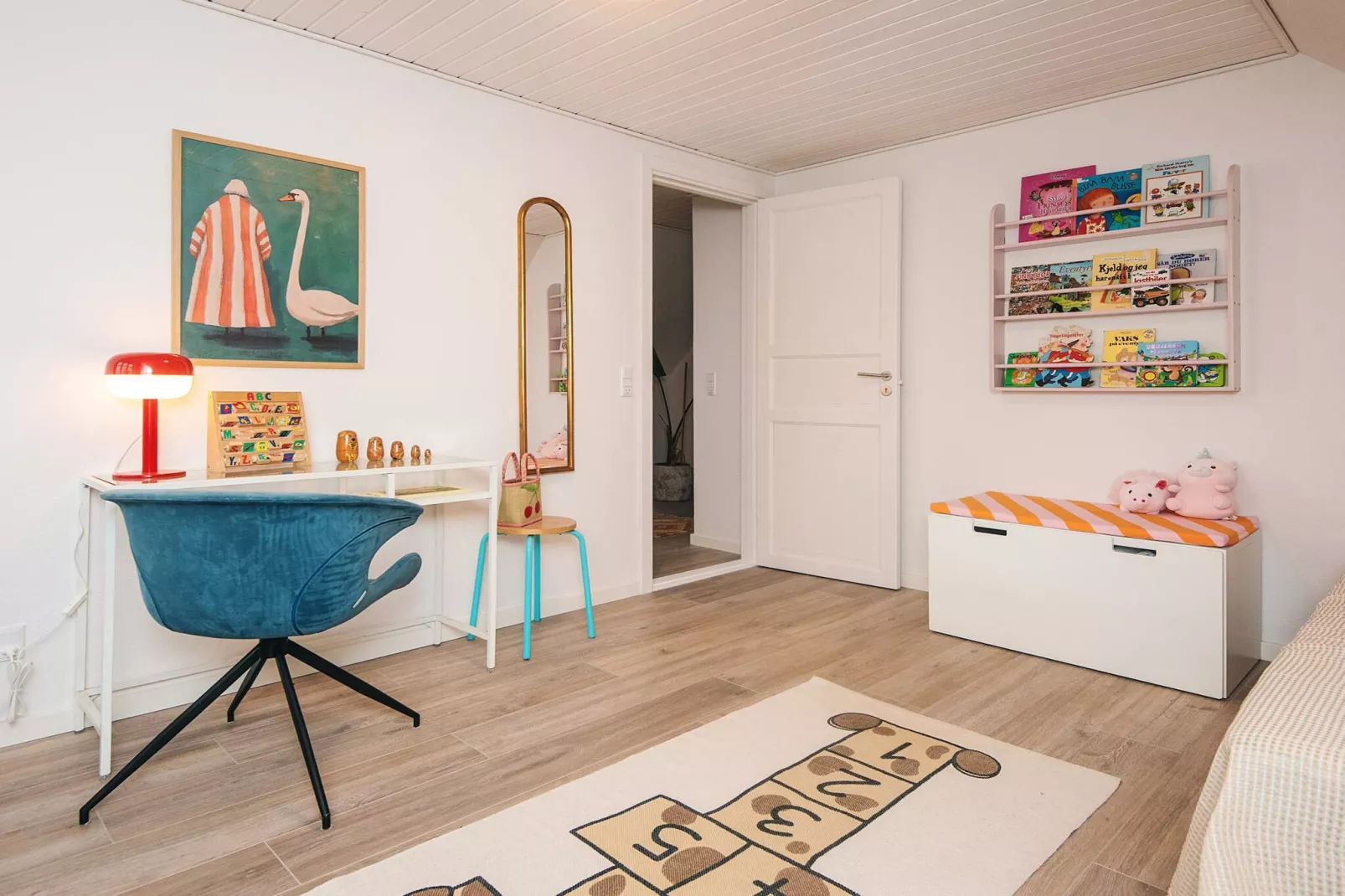 Nature Escape: Forest & Lake Access - Indoor