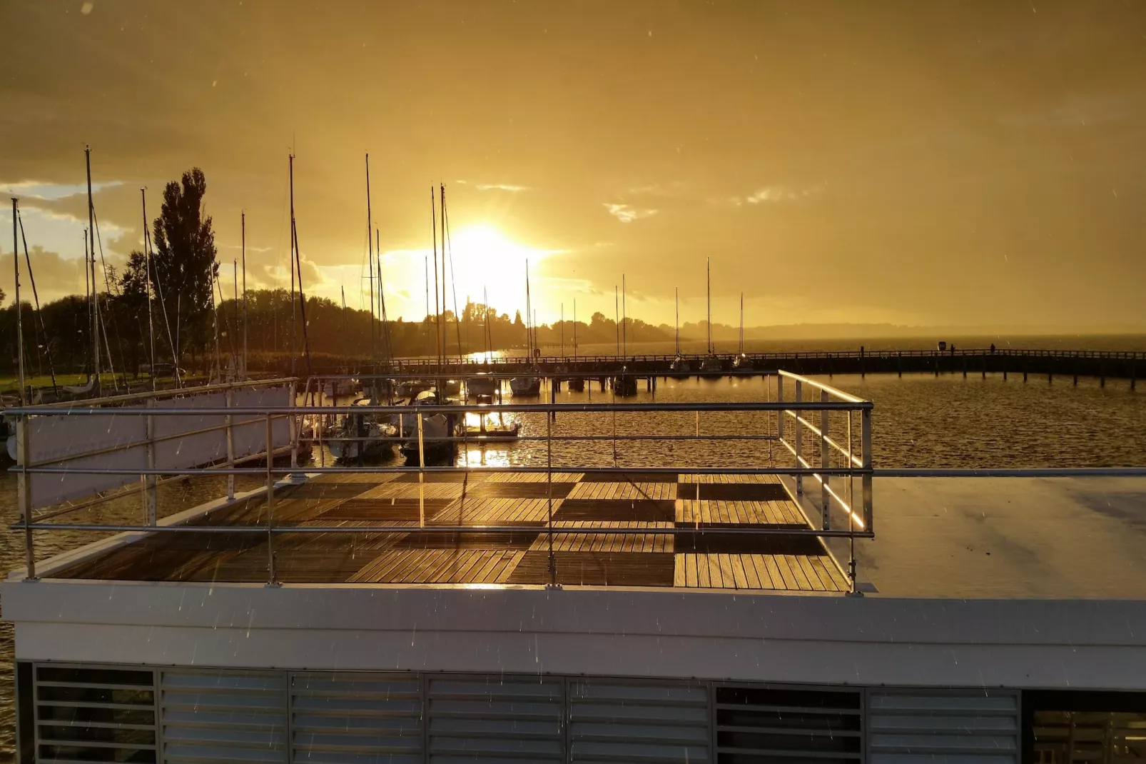 Floating House Rosi - View in summer