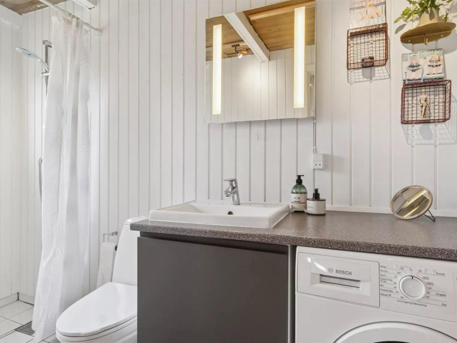 "Bjarni" - 180m from the sea - Inside