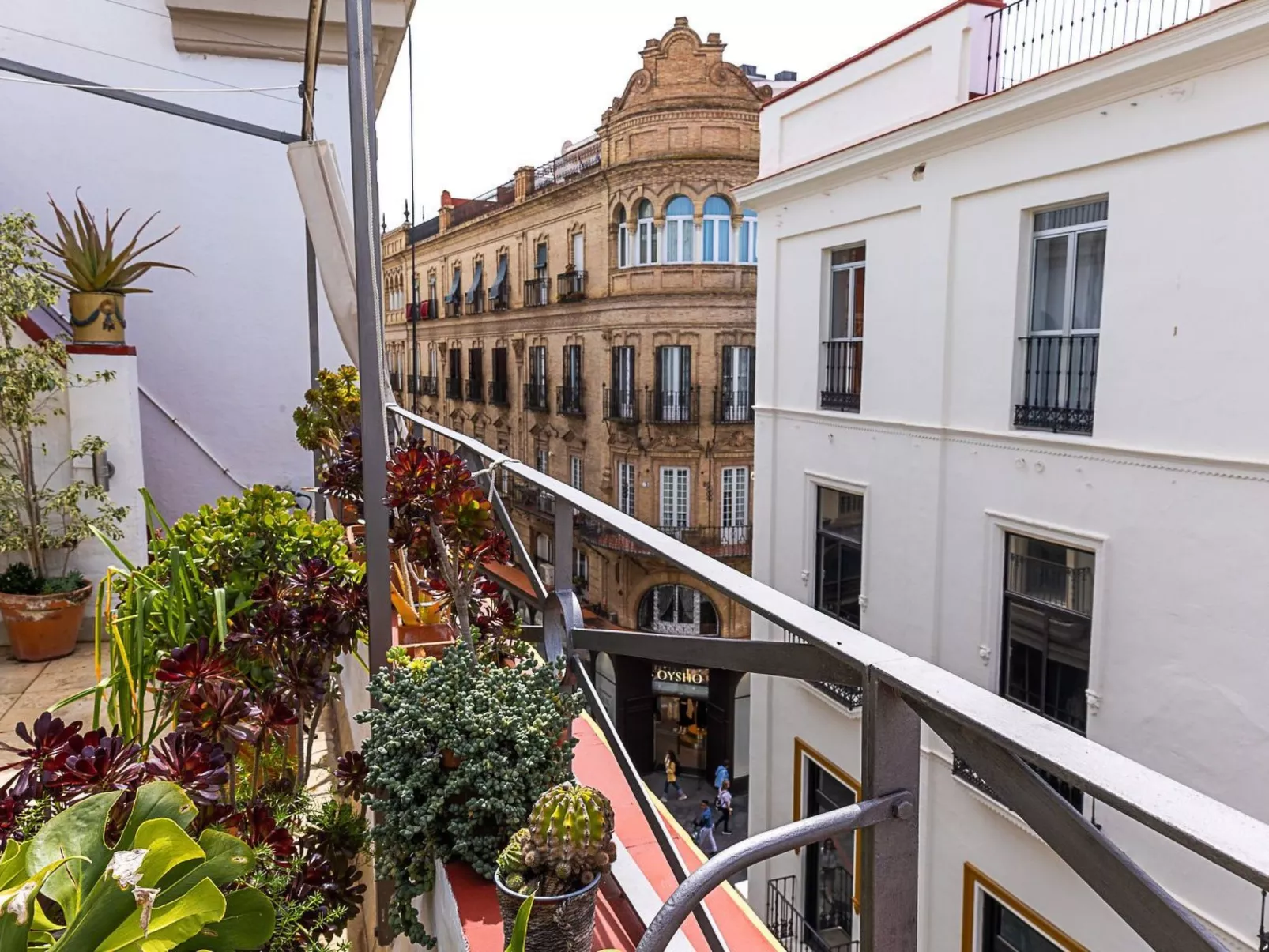 Helle Dach-Maisonette mit riesiger Terrasse - Outside