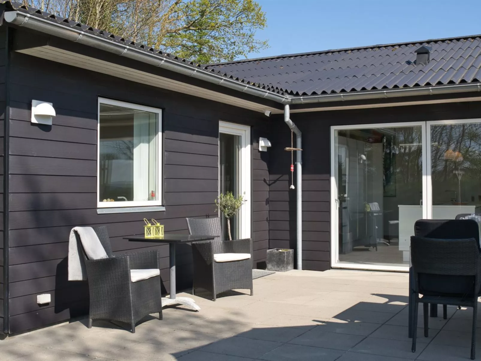 "Elissa" - 50m to the fjord-Outside